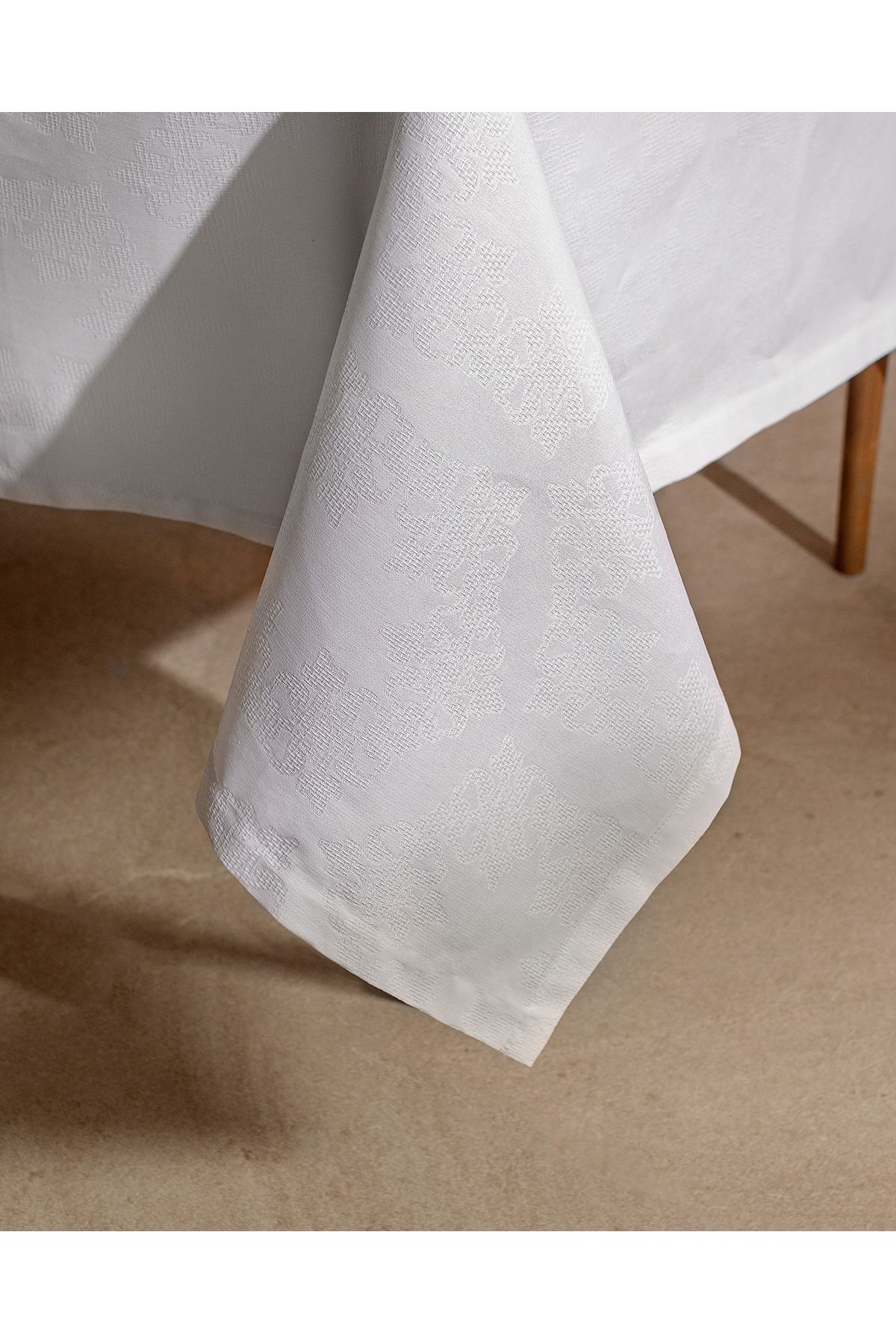 رومیزی سفید پارچه میز Lavinia 160x230 سانتی متر Madame Coco