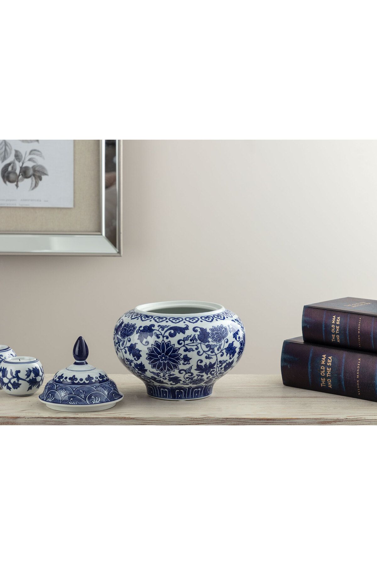 Madame Coco-Avignon Decorative Object 2
