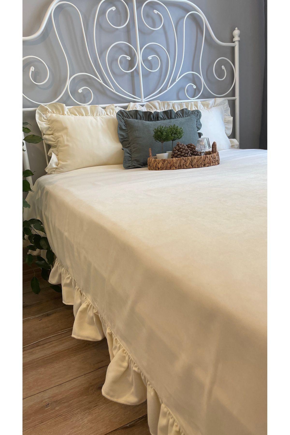 Decamor home-Ecru Ruffle Bedspread Double King Size Bedspread 3