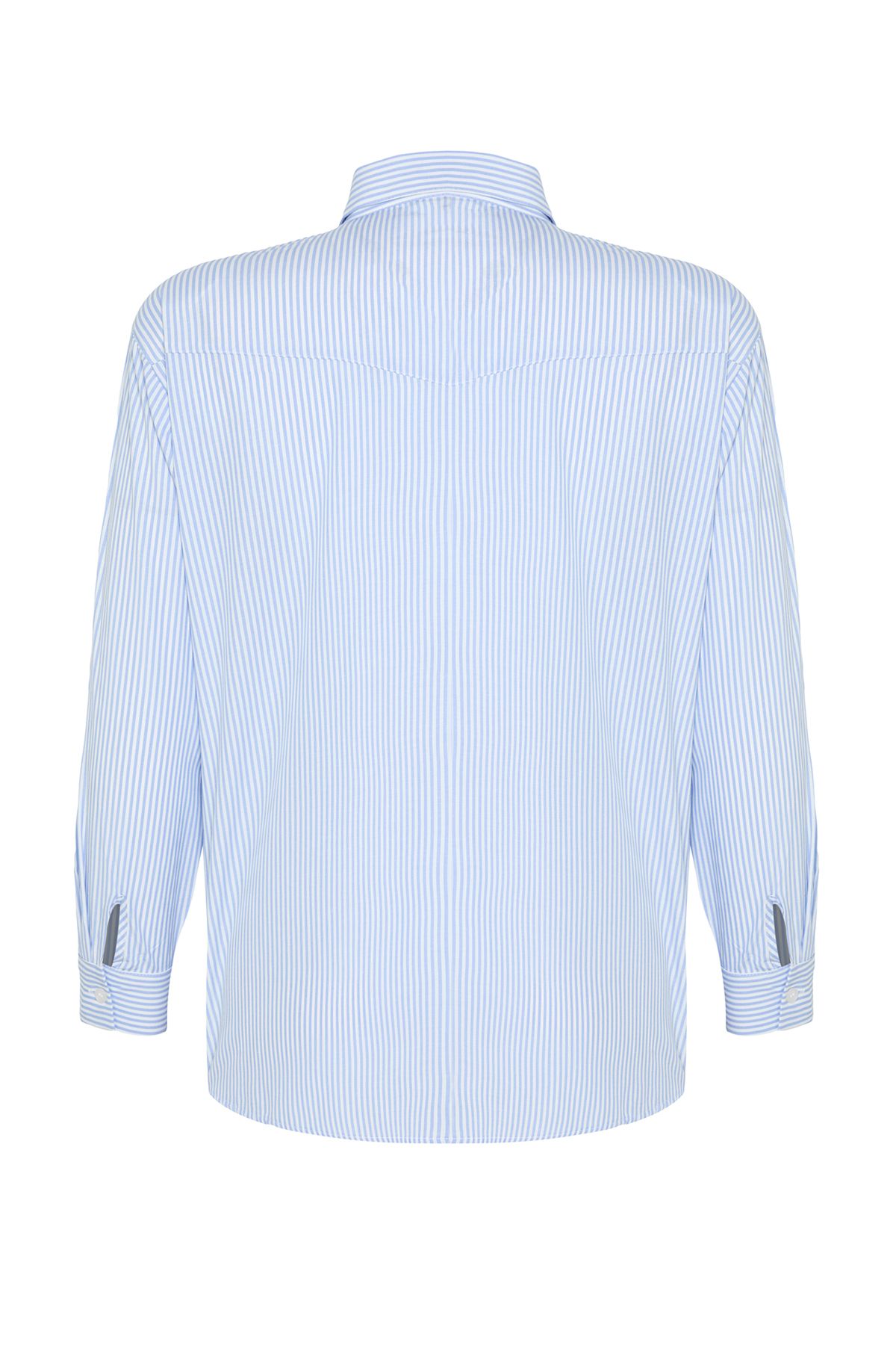 Trendyol Collection-Blau gepolstertes, detailliertes, gestreiftes, übergroßes, gewebtes Hemd mit Taschenbezug TWOAW25GO00051 17