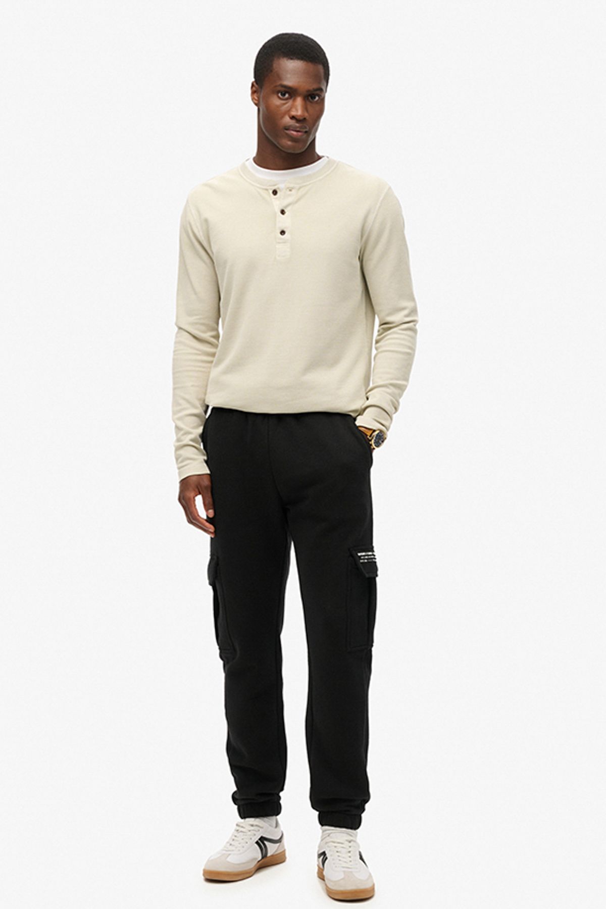SUPERDRY-Utility Sport Jogger – bequemes und stilvolles Design 4