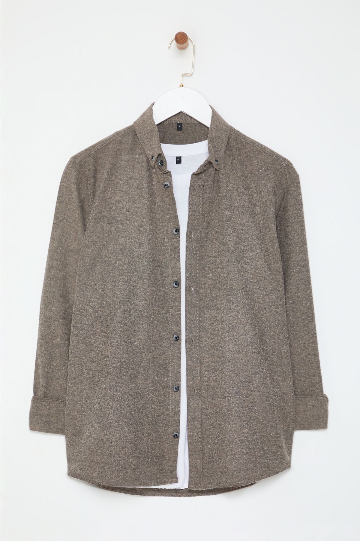 Trendyol Collection-Beigefarbenes Slim-Fit-Winterhemd mit Knopfkragen TMNAW20GO0094 1