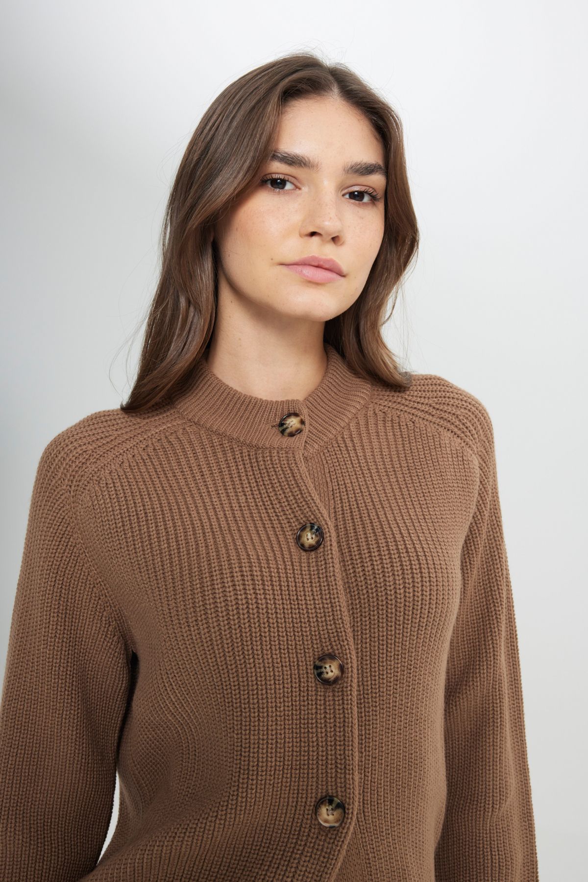 WRANGLER-Regular Fit Regular Cut Guziki Szczegółowy Młodzieżowy Uroczy Damski Sweter Kardigan Z Dzianiny Camel 6