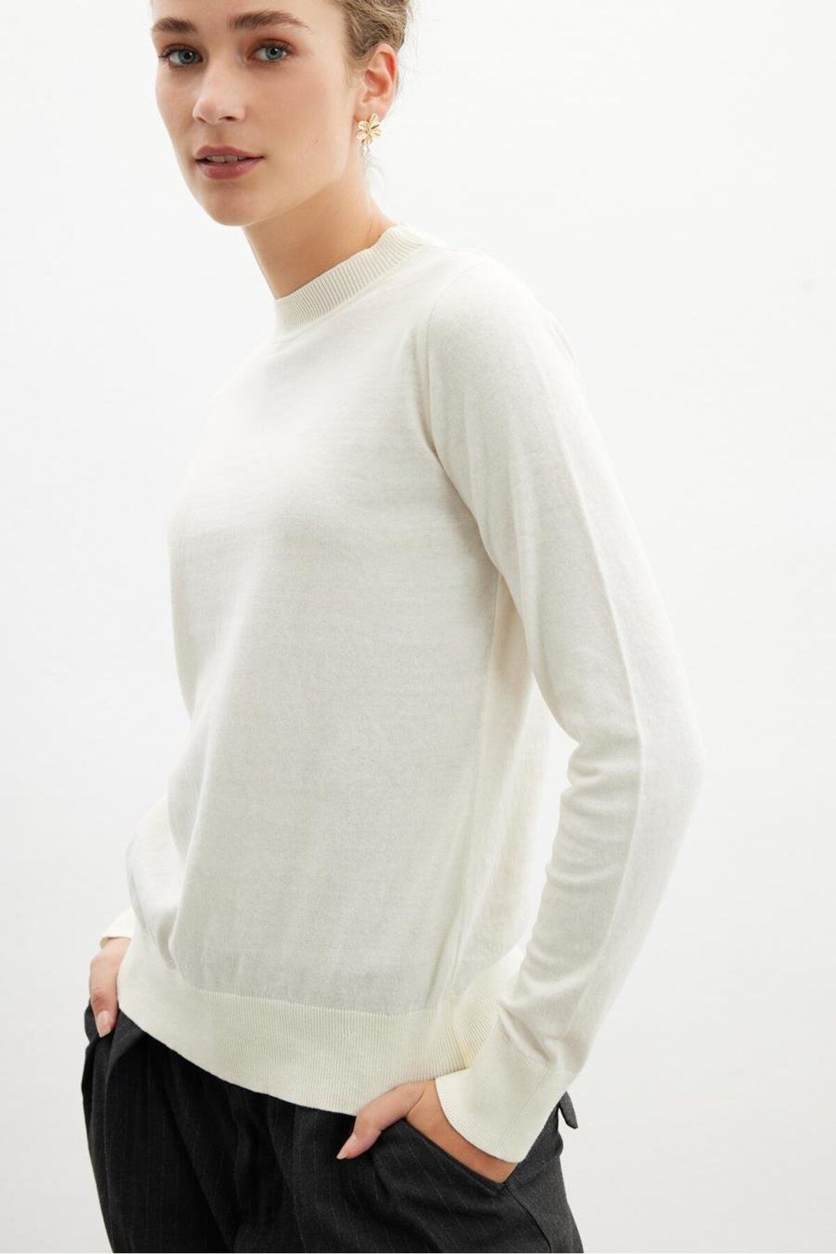 Peraluna-Styleboom X Peraluna CHELSEA PULLOVER Crew Neck Standard Cut Women's Knitwear Sweater - Ecru 3