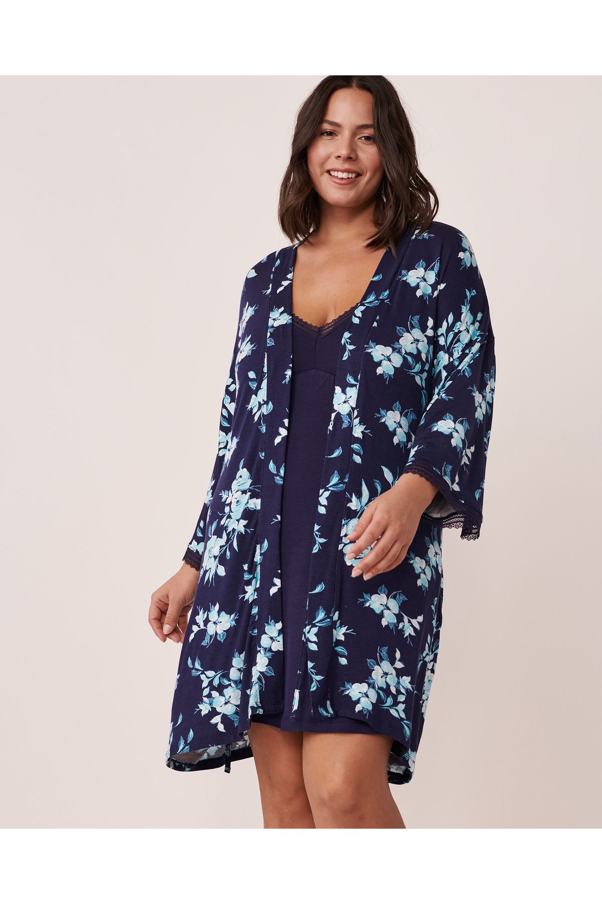 La Vie en Rose-Soft Jersey Lace Trim Kimono 1