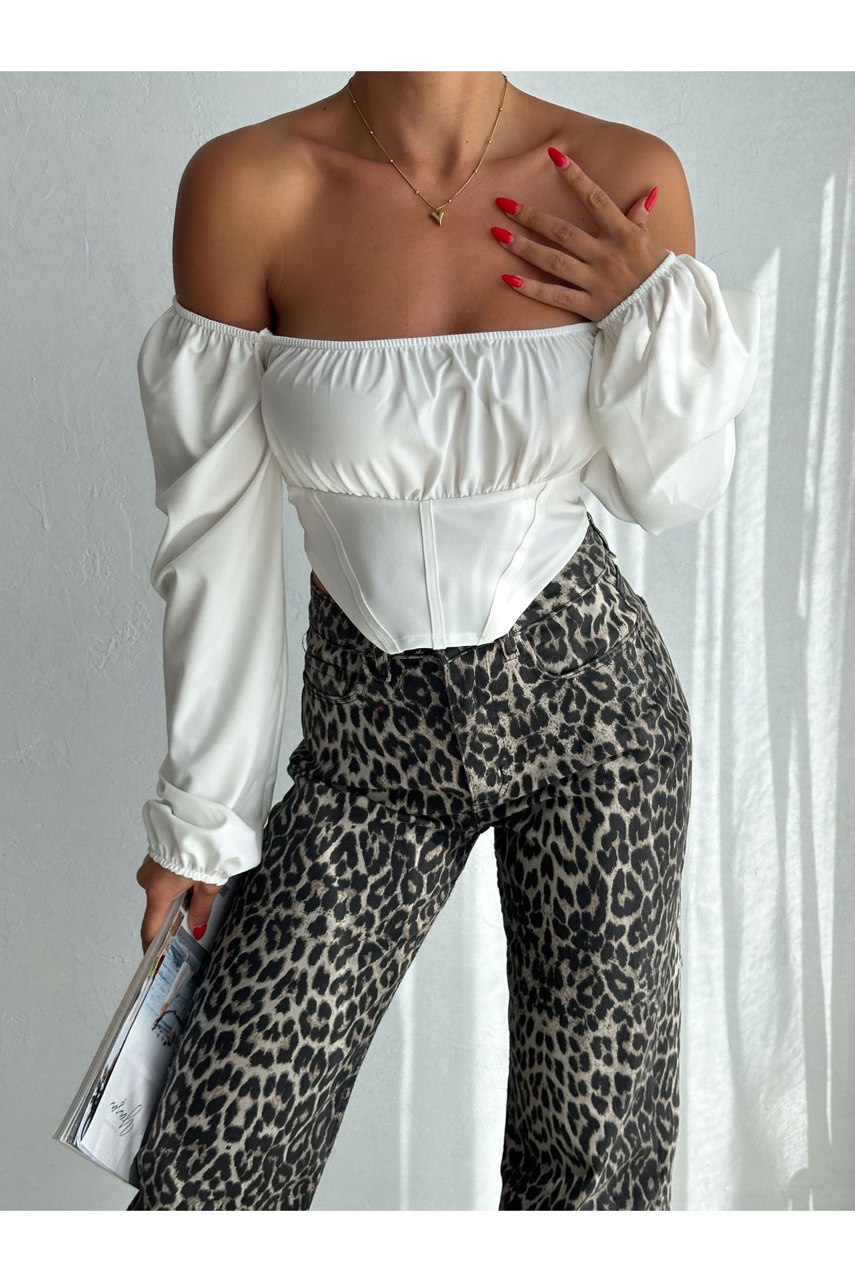 QUTTA-Bluză crop submersibilă cu guler Madonna alb cu aspect de corset - mânecă lungă 4