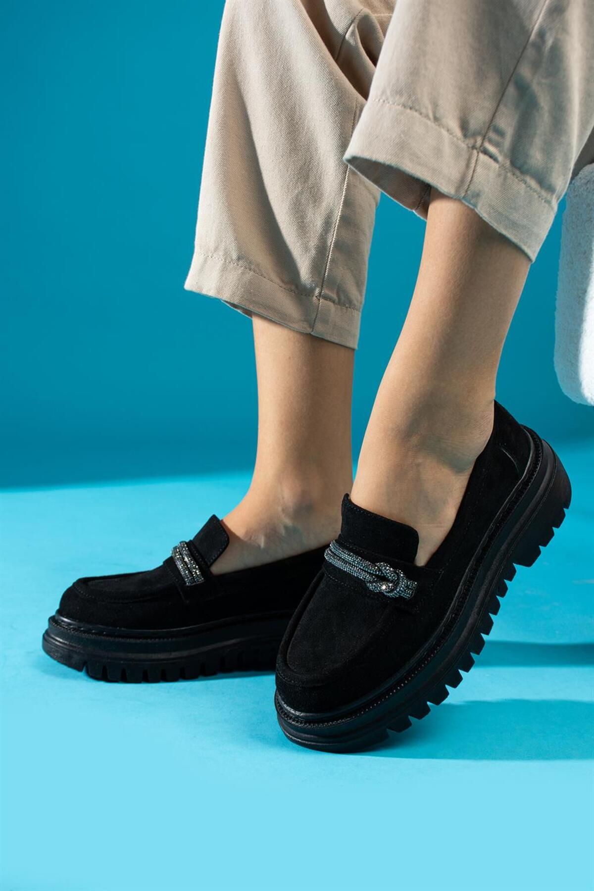 ShoeTek-Mocasini Loretta pentru damă Balerini cu pietre din piele întoarsă neagră 2