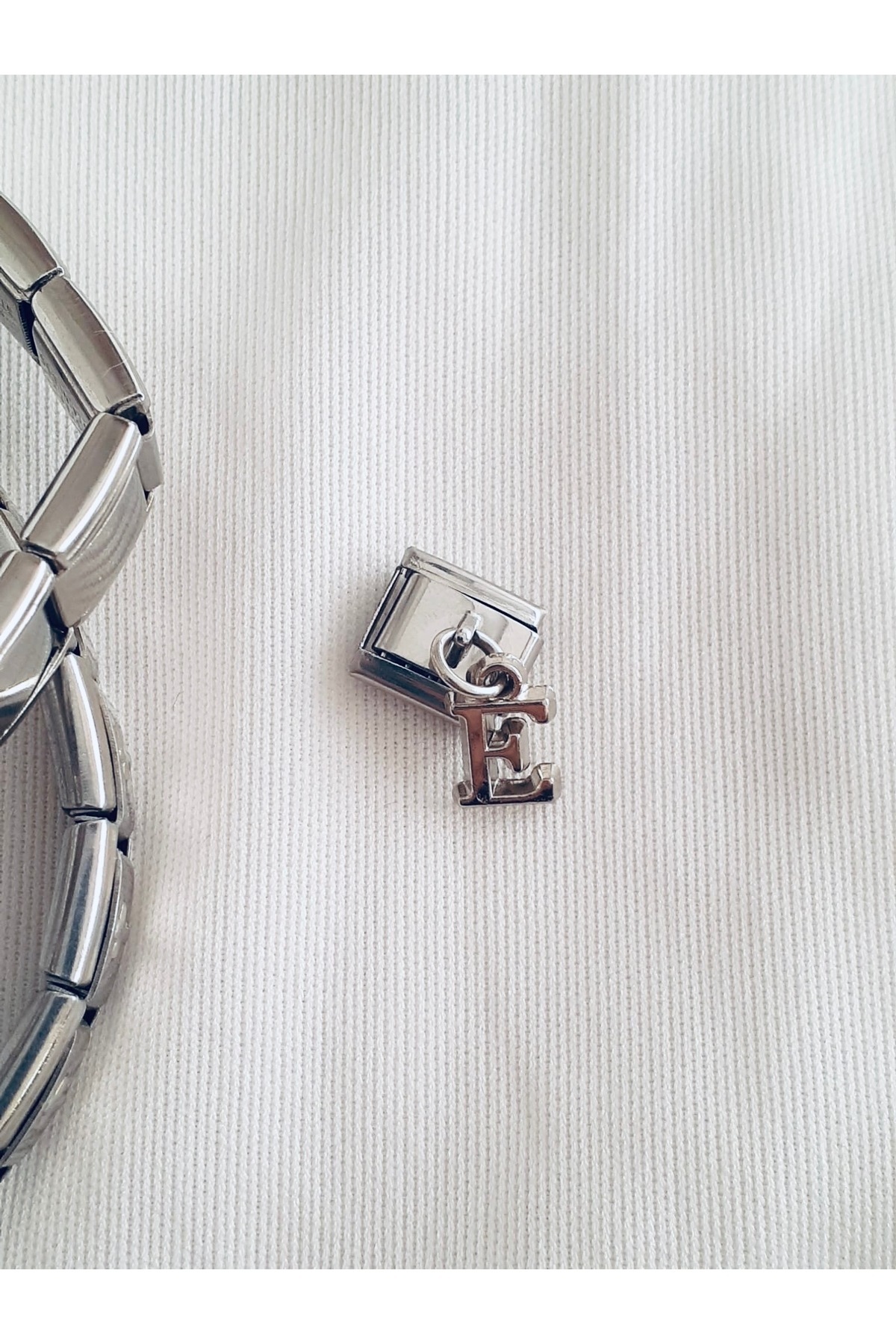 bijoux uniques E Harfli Çelik İtalyan Charm