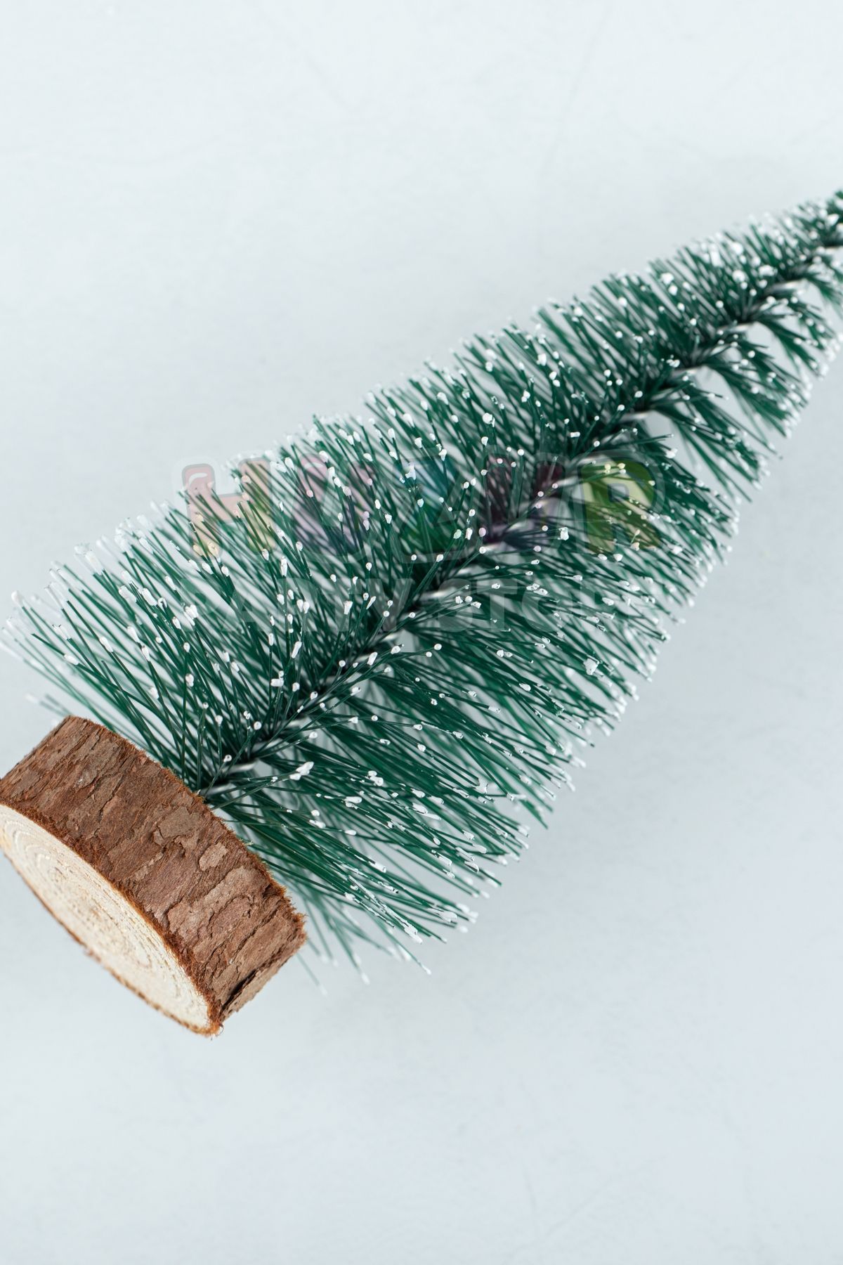 Huzur Party Store-Новогодишен плот Nevada Tree Mini Table Pine Tree 25 cm Snowed on the Ends Log Base Snowy 4