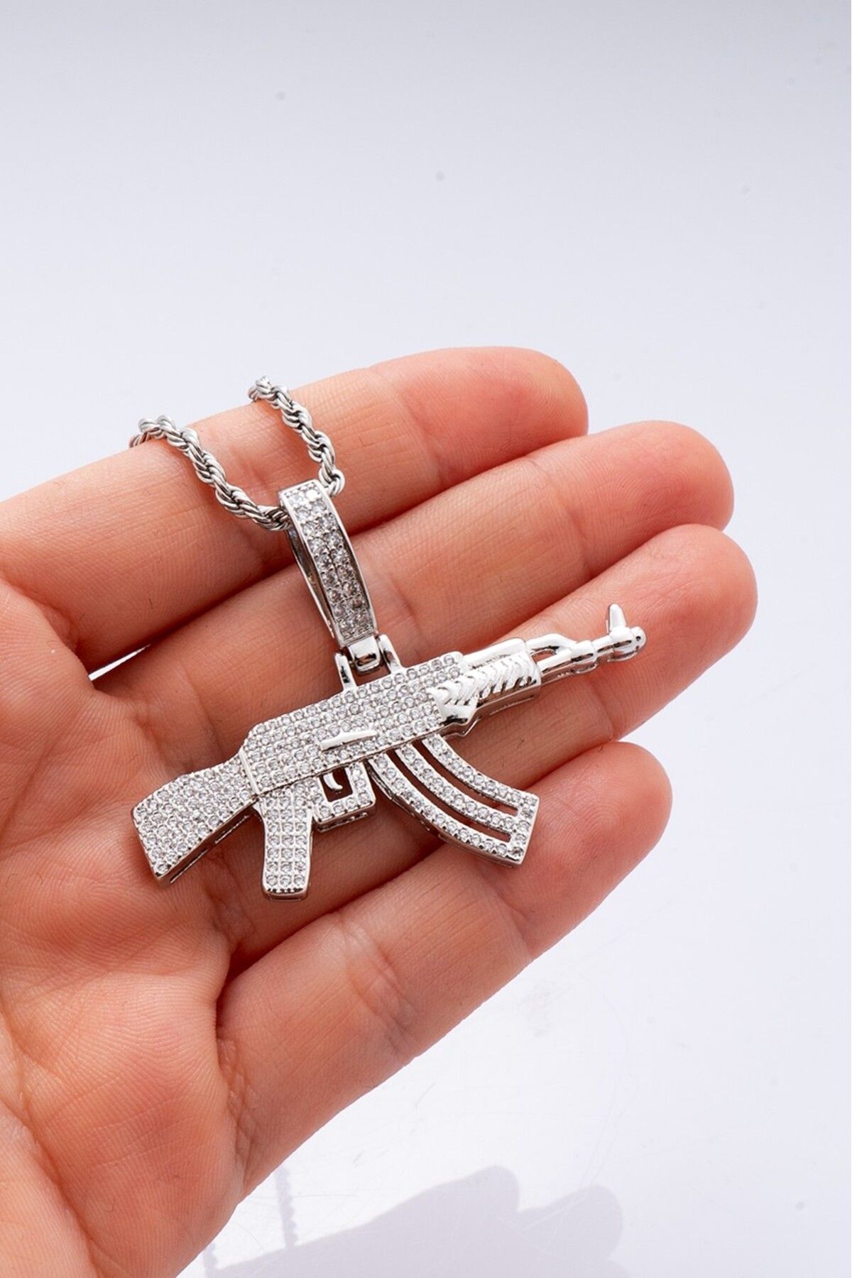 نو فوتشر-قلادة Iced Out Ak-47 3