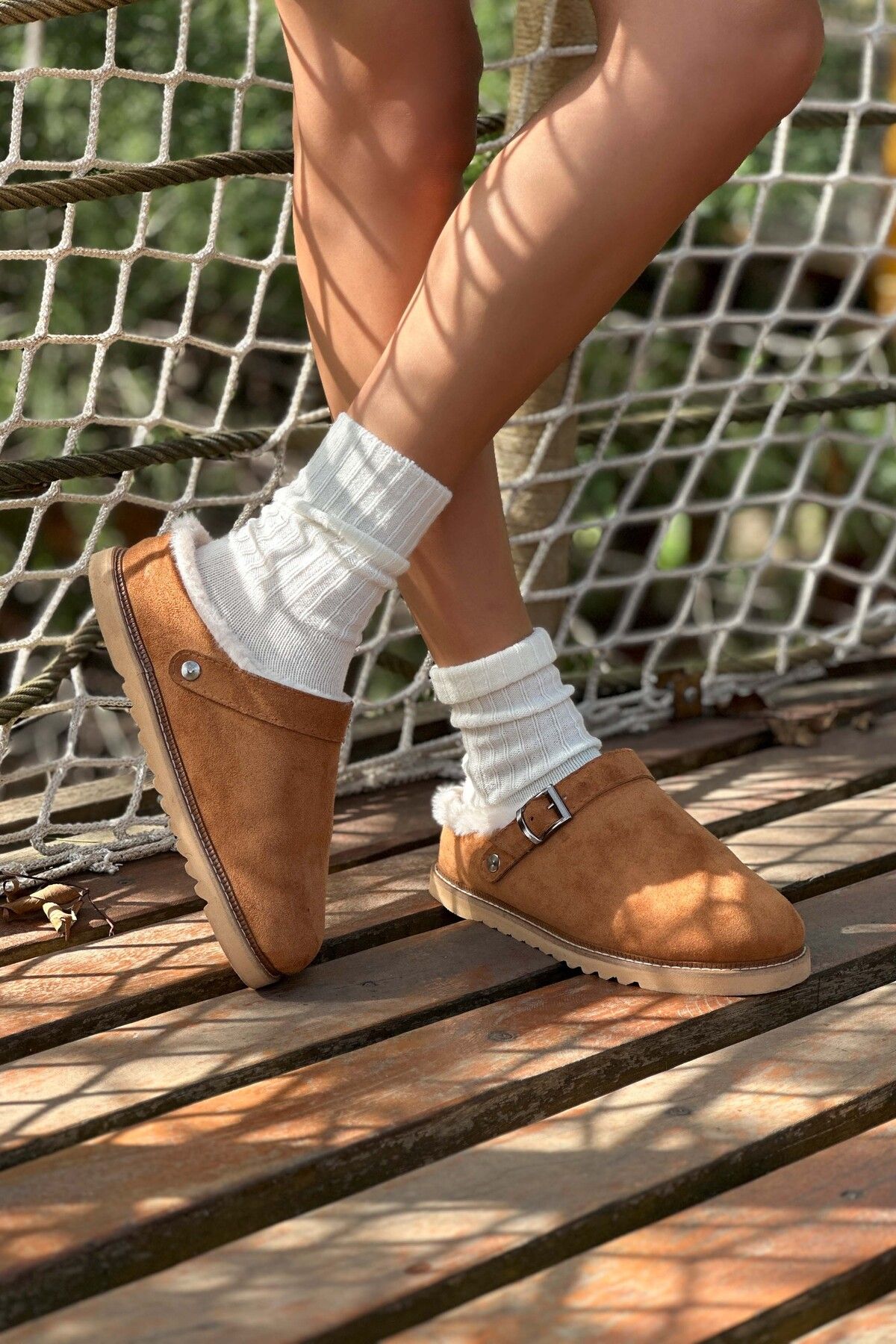 NİŞANTAŞI SHOES-Glady Tan Wildleder-Innenfell-Gürtel-Detail-Damenhausschuhe mit flacher Sohle 4