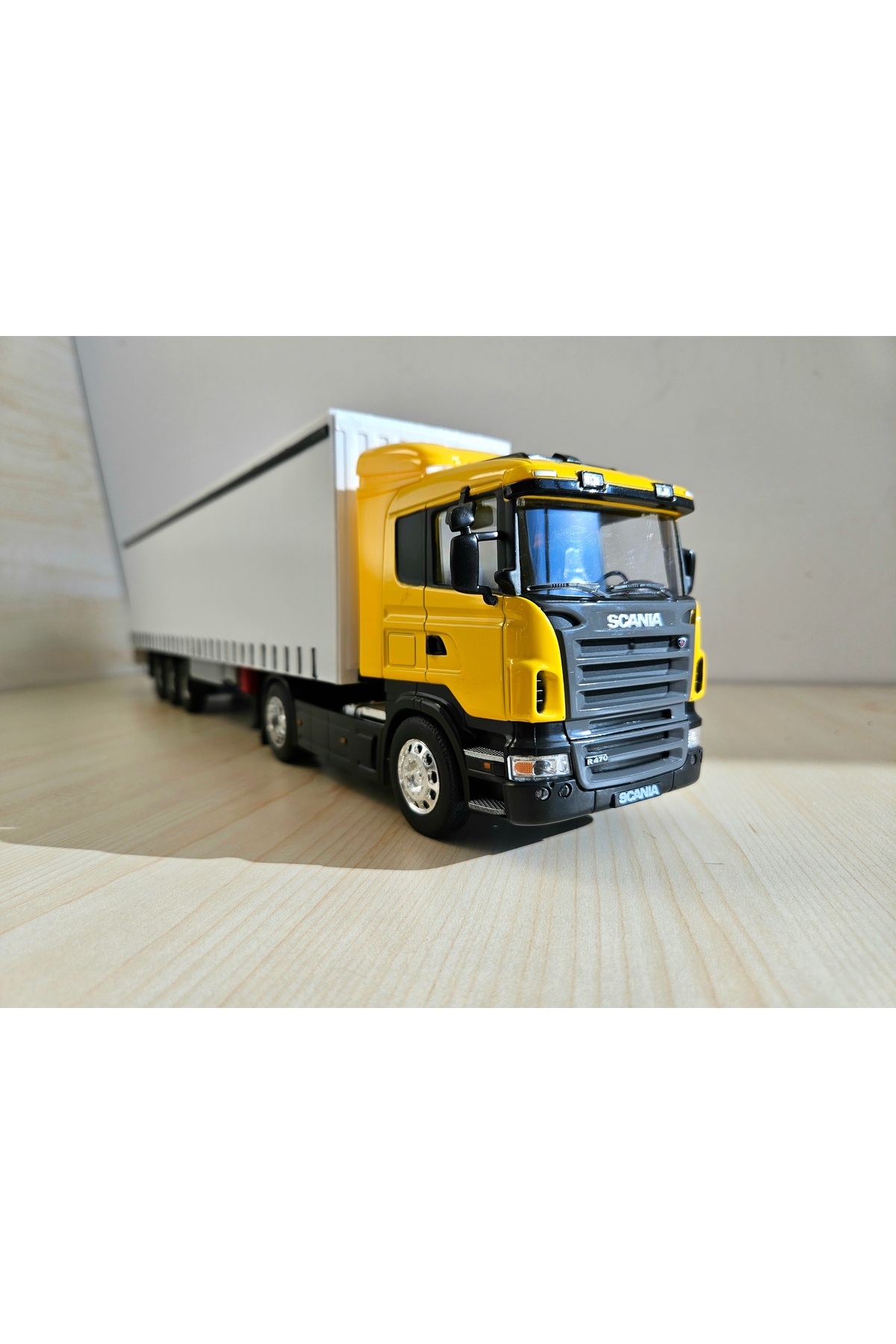 WELLY 1/32 ölçek SCANIA R470 TENTE DORSELİ TIR MAKETİ - Fiyatı
