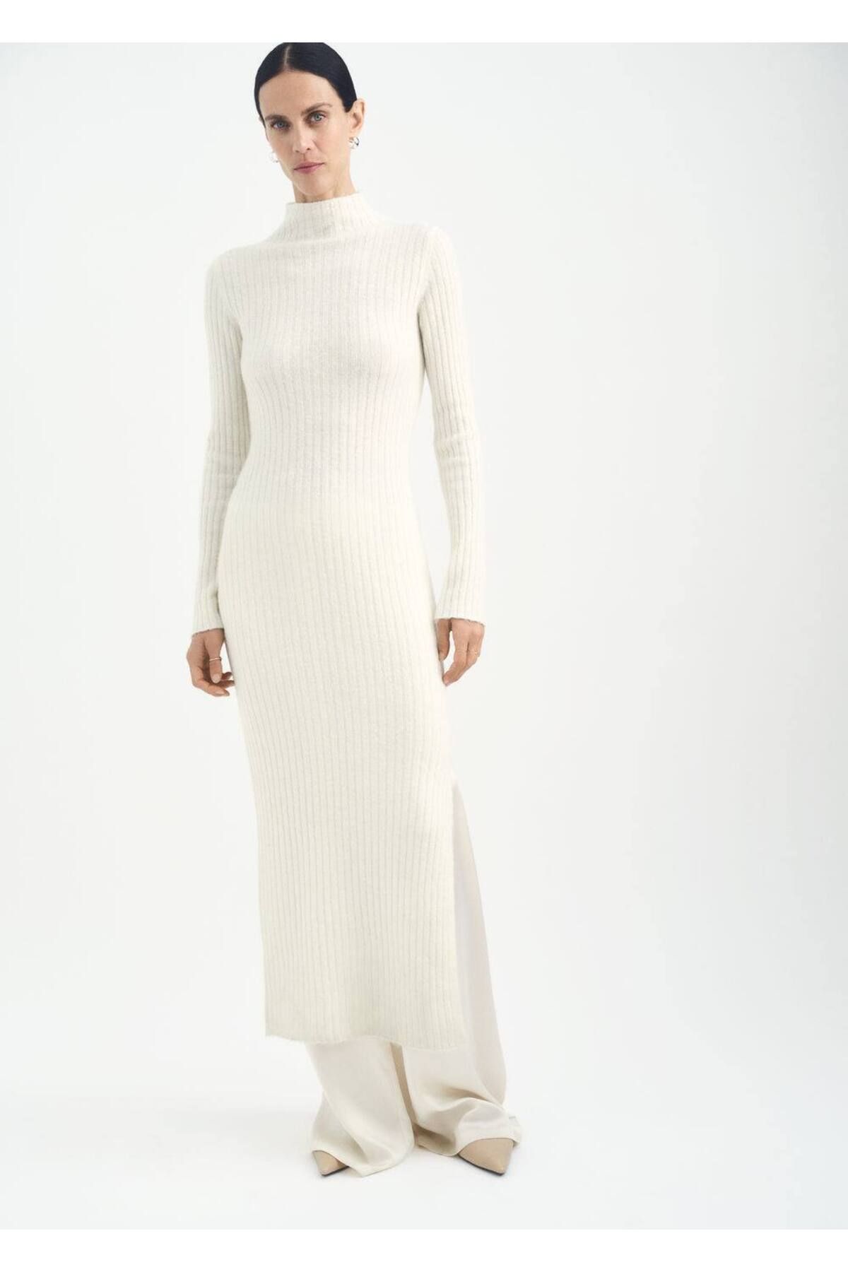 MANGO Woman-Geripptes Strickkleid mit Schlitz 7