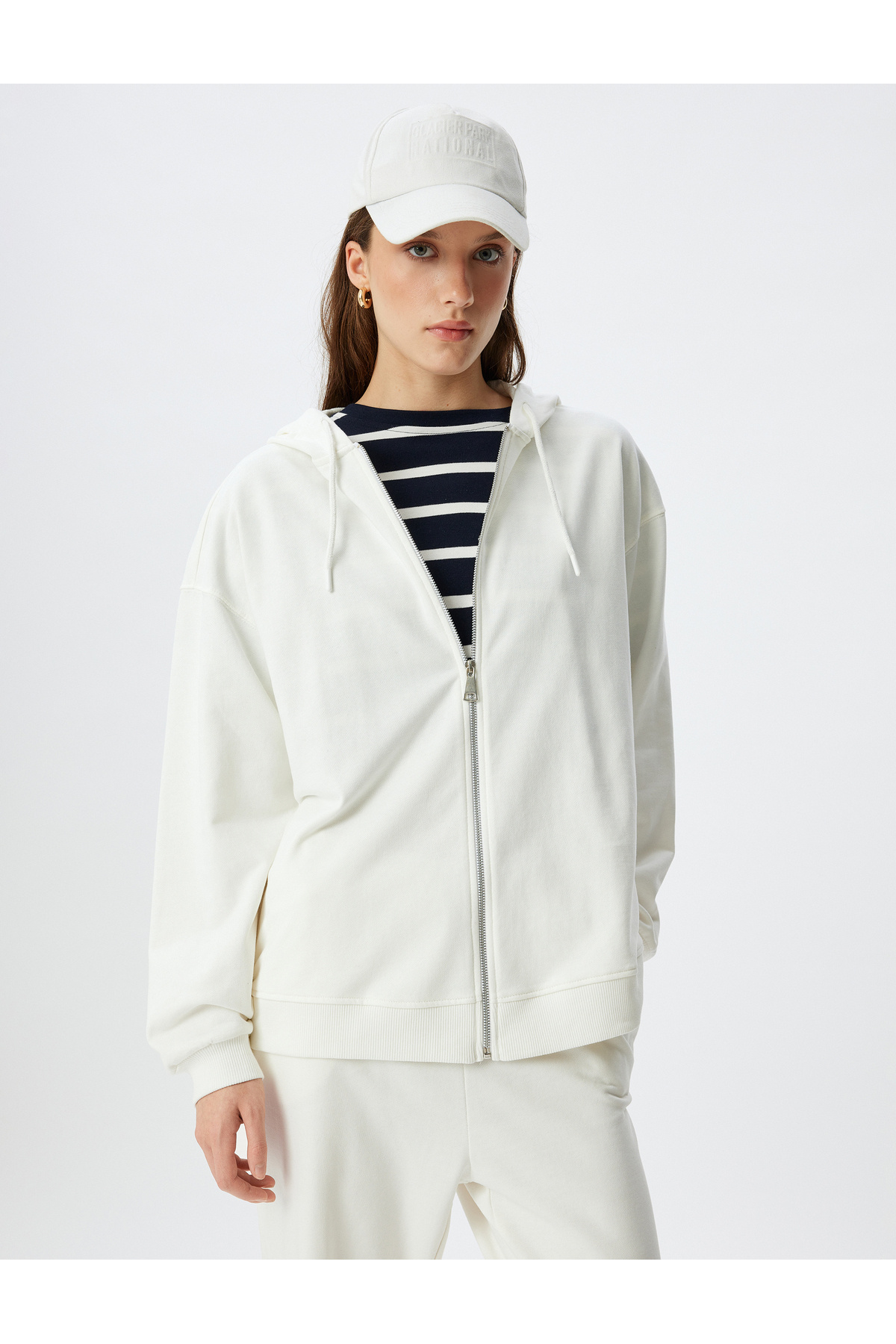 Koton  Uzun Kollu Üç İplik Pamuklu Fermuarlı Kapşonlu Sweatshirt - Görsel 3