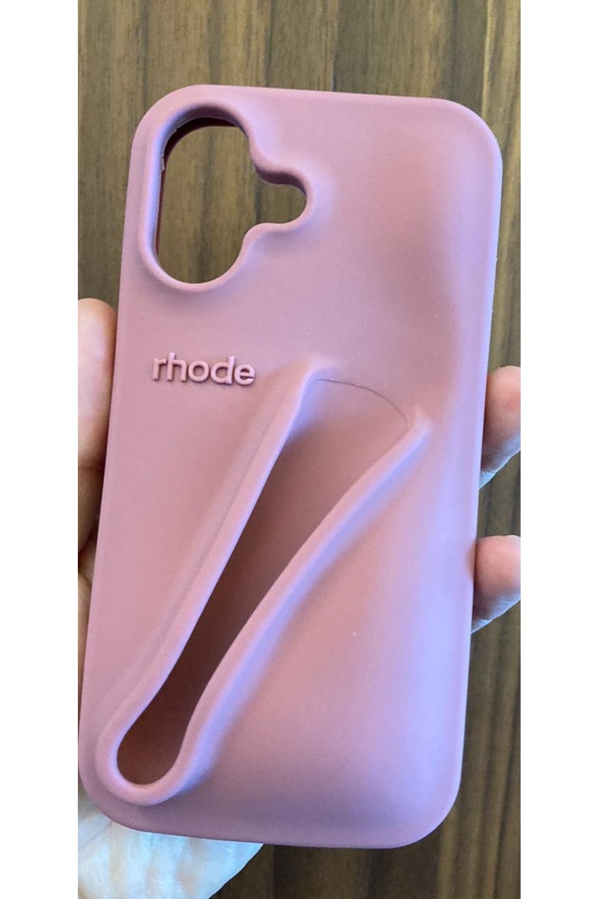 Newon İphone 16 Plus Salty Tan Rhode Lip Case Logolu Telefon Newon İphone 16 Plus Salty Tan Rhode Lip Case Logolu Telefon