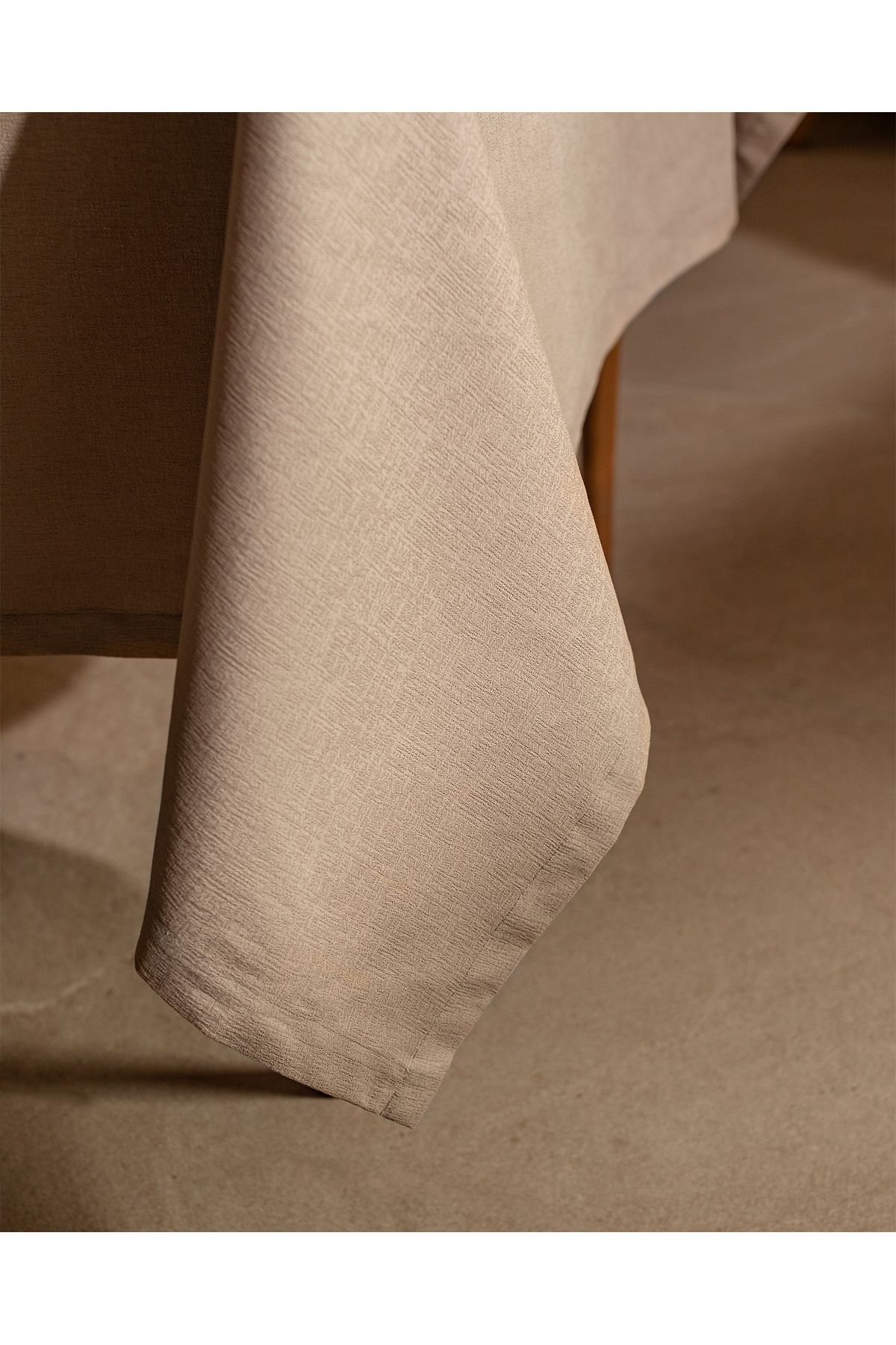 رومیزی نود پارچه میز بریده بژ 160x300 سانتی متر Madame Coco