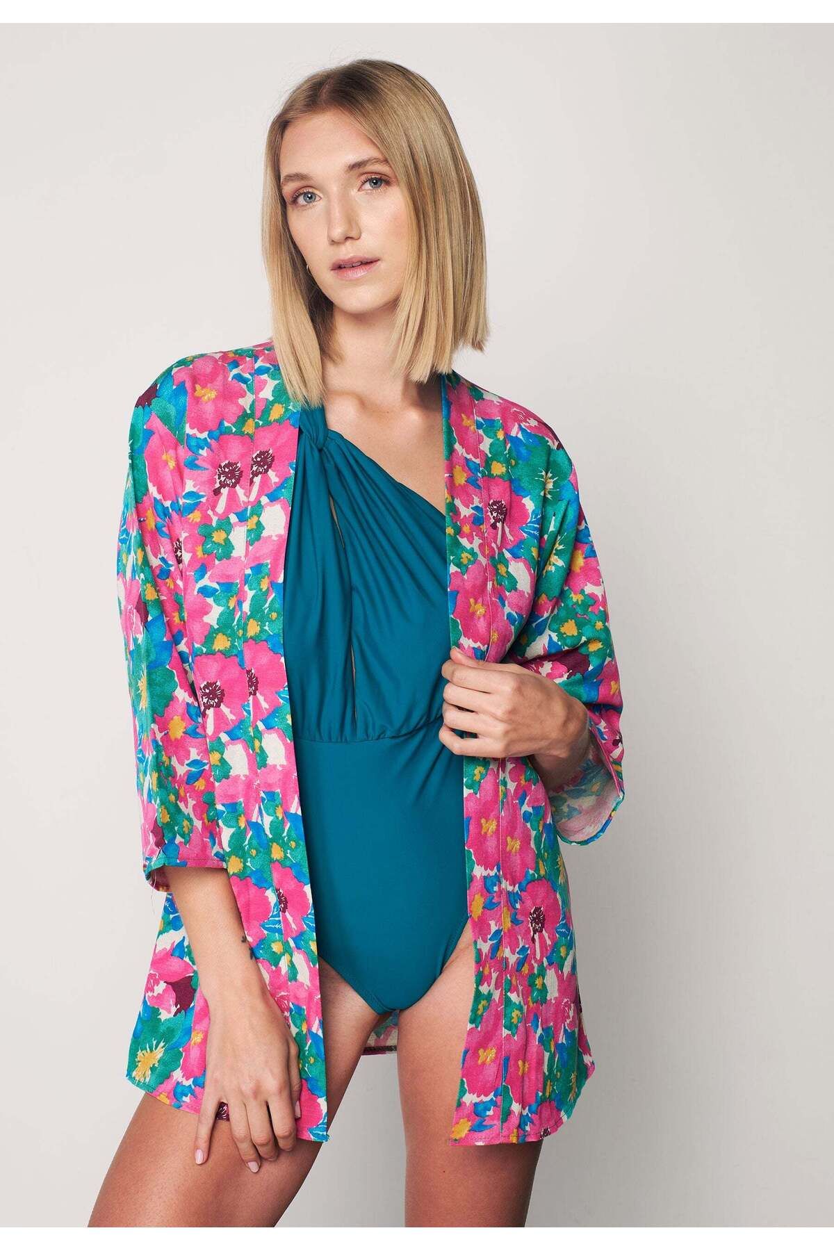 Apoint-Kimono mit Blumenmuster 2