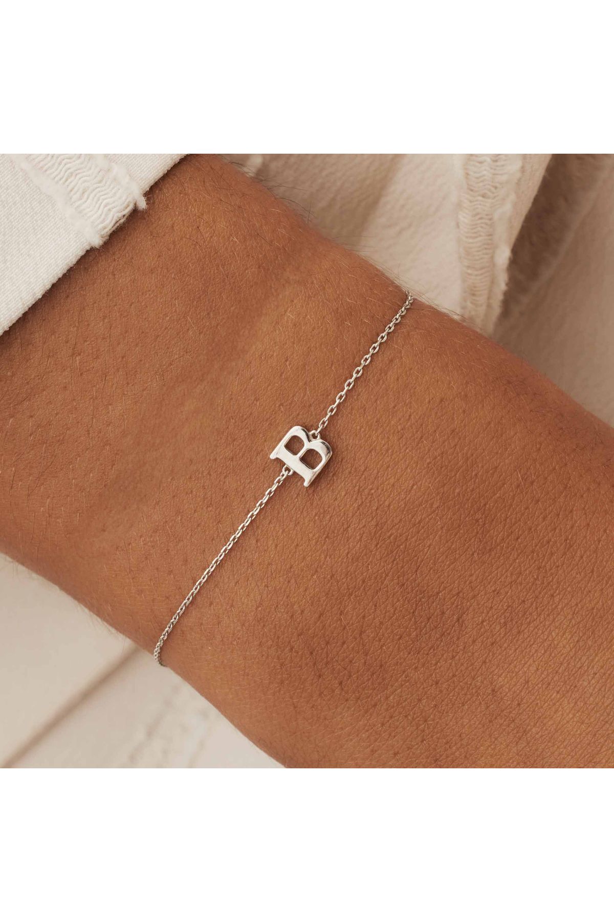 Isabel Bernard-Saint Germain 14 Karat Armband, Buchstabenschmuck 3