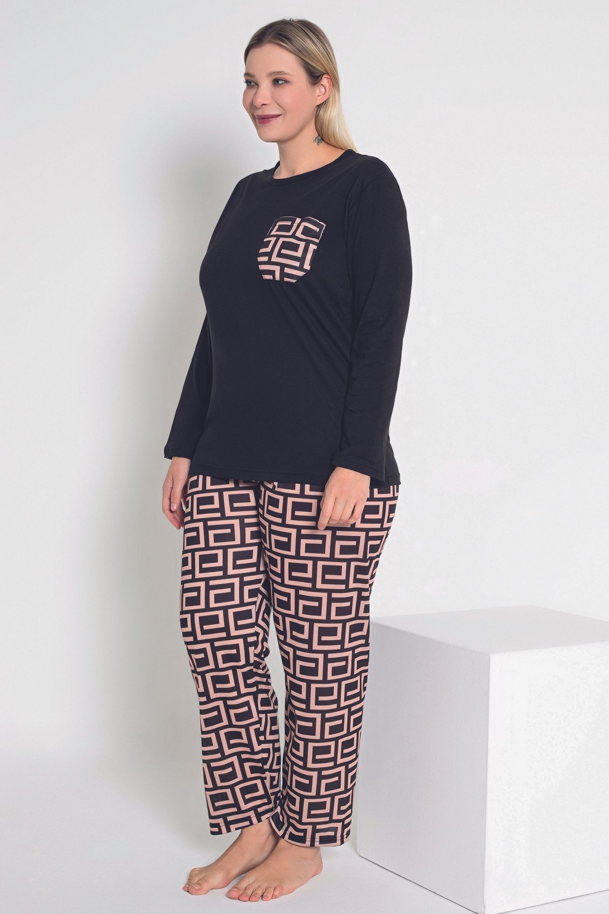 MyBen-Set de pijamale pentru femei cu model labirint negru - mânecă lungă B-42 2
