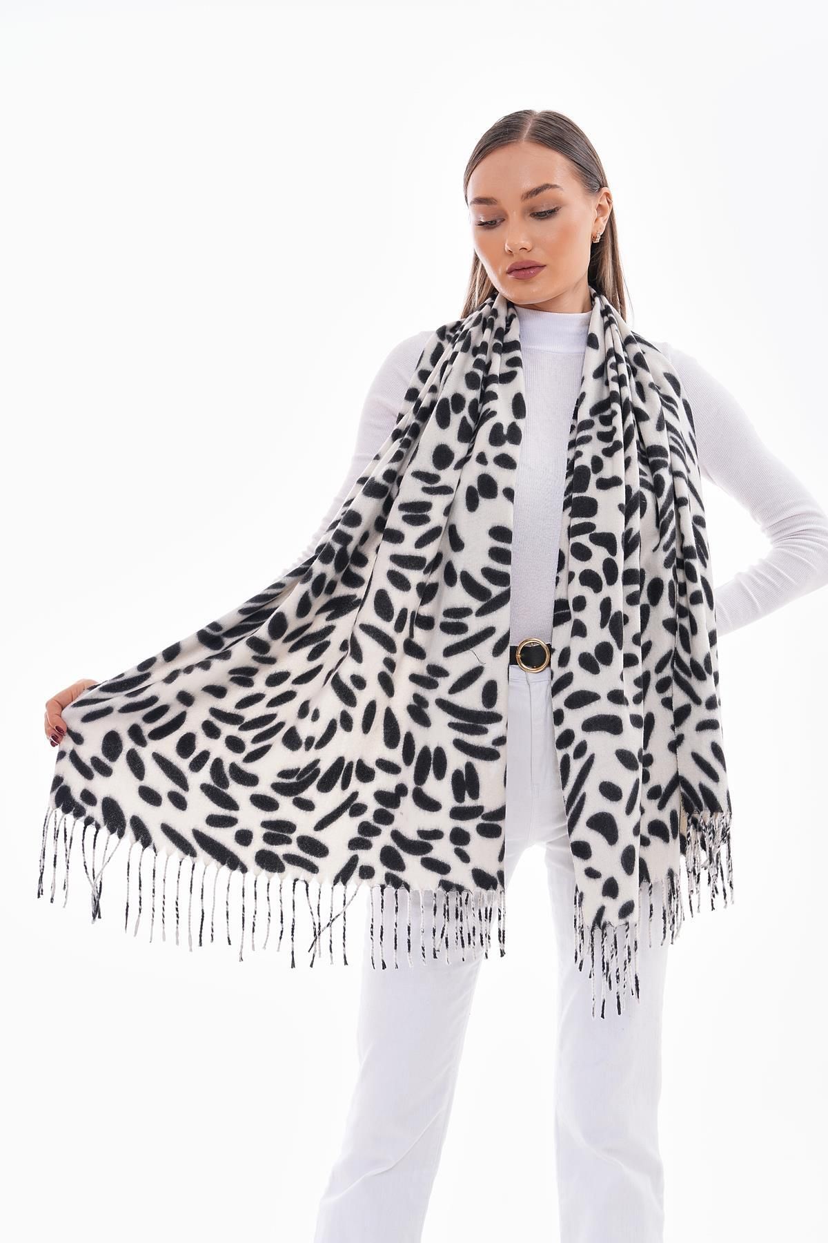 Axesoire-15164 Checkerboard Patterned White Tassel Shawl 3