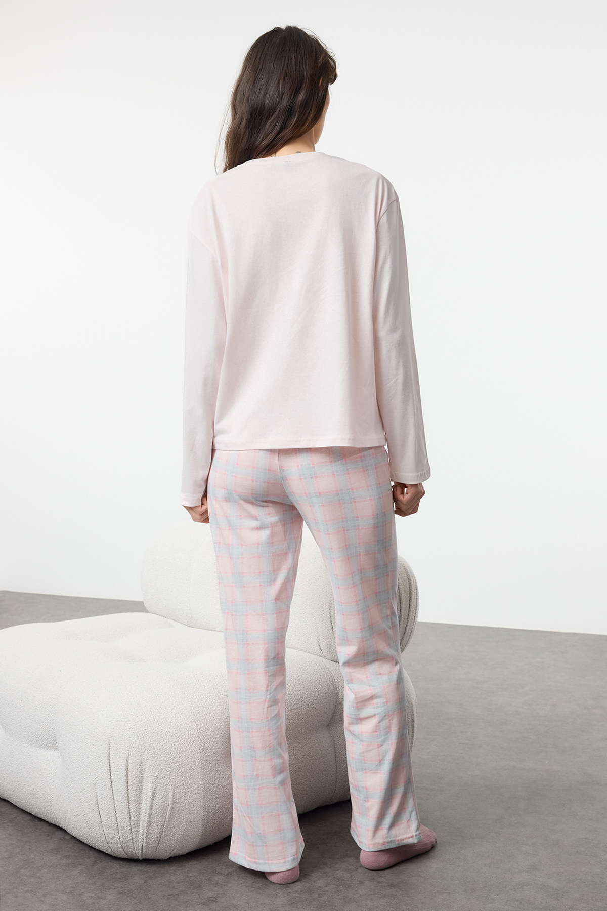 Trendyolmilla  Pembe-Çok Renkli %100 Pamuklu Ekoseli Uyku Bantlı Örme Pijama Takımı THMAW25PT00181 - Görsel 5