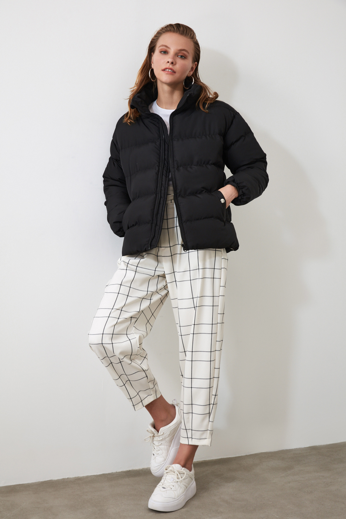 Trendyol Collection-Schwarzer, wasserabweisender, aufblasbarer Mantel in Übergröße TWOAW21MO0045 2