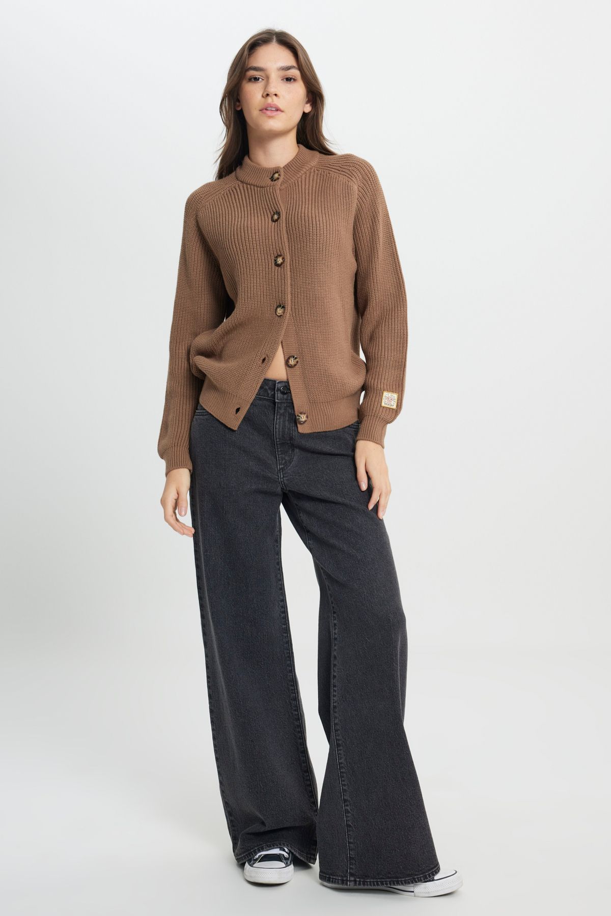 WRANGLER-Regular Fit Regular Cut Guziki Szczegółowy Młodzieżowy Uroczy Damski Sweter Kardigan Z Dzianiny Camel 5