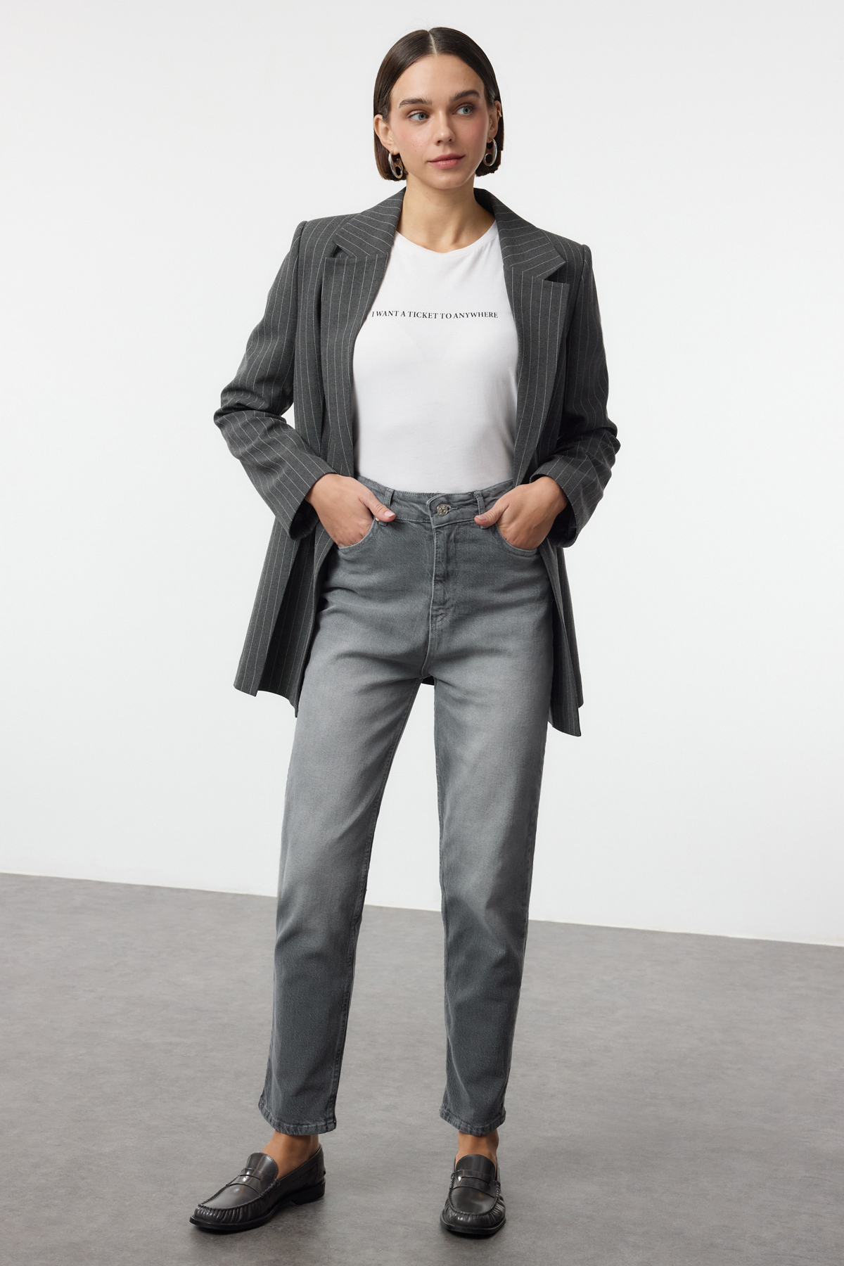 شلوار جين زنانه مام استايل خاکستري TRENDYOLMILLA