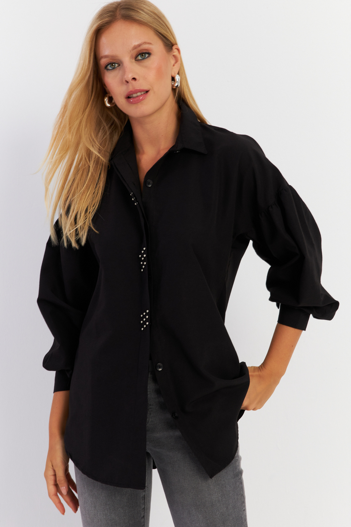 Cool & Modest-Schwarzes, mit Nieten besetztes Damenhemd – MASF08 4