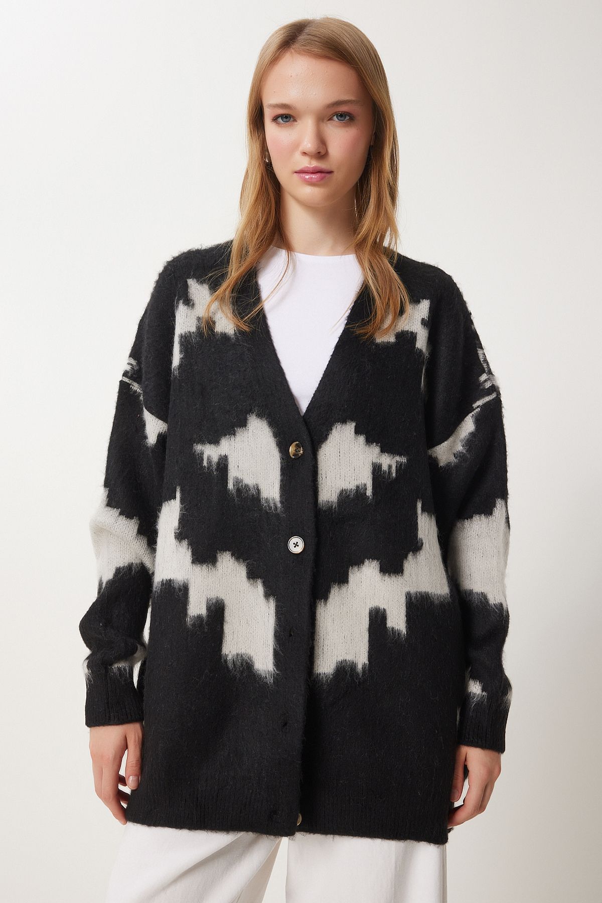 femme gris noir barbe rasée oversize kaza us00941