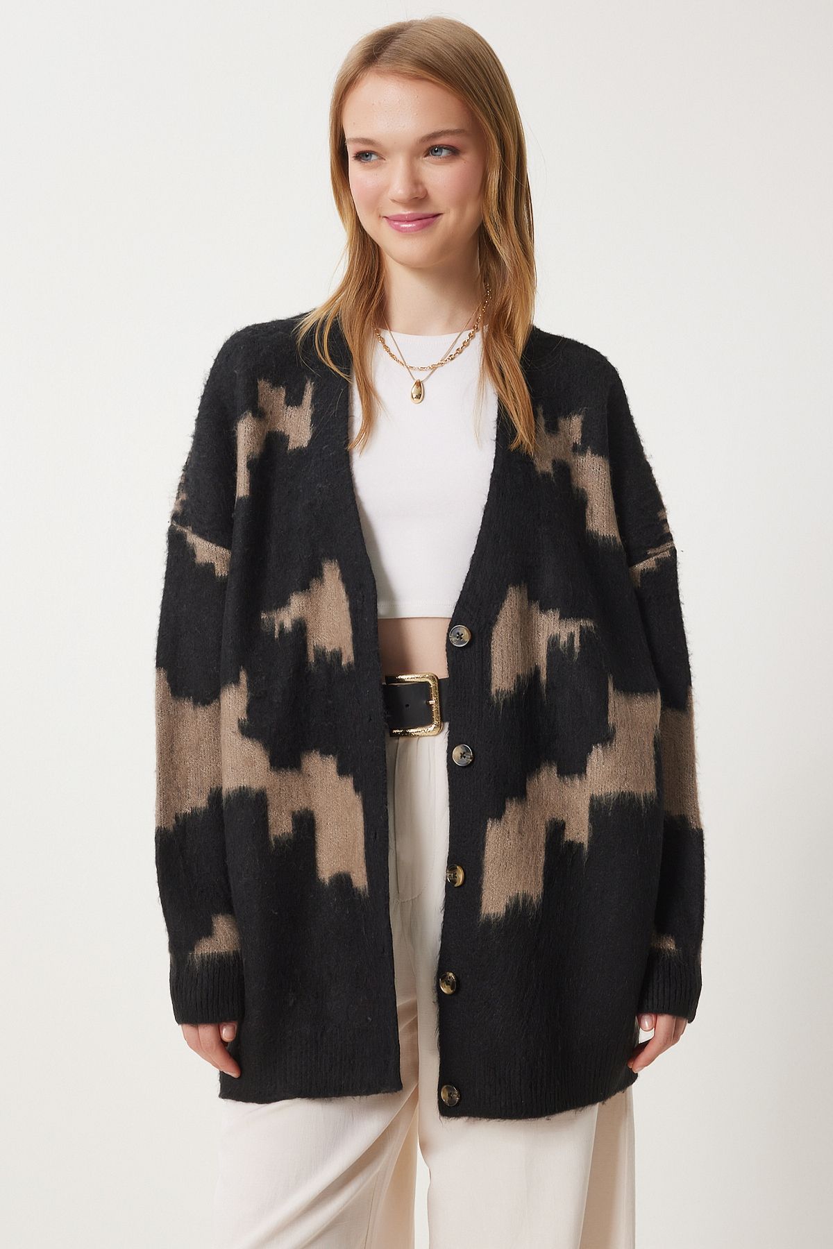 femme vision noire avec barbe oversize kaza us00941