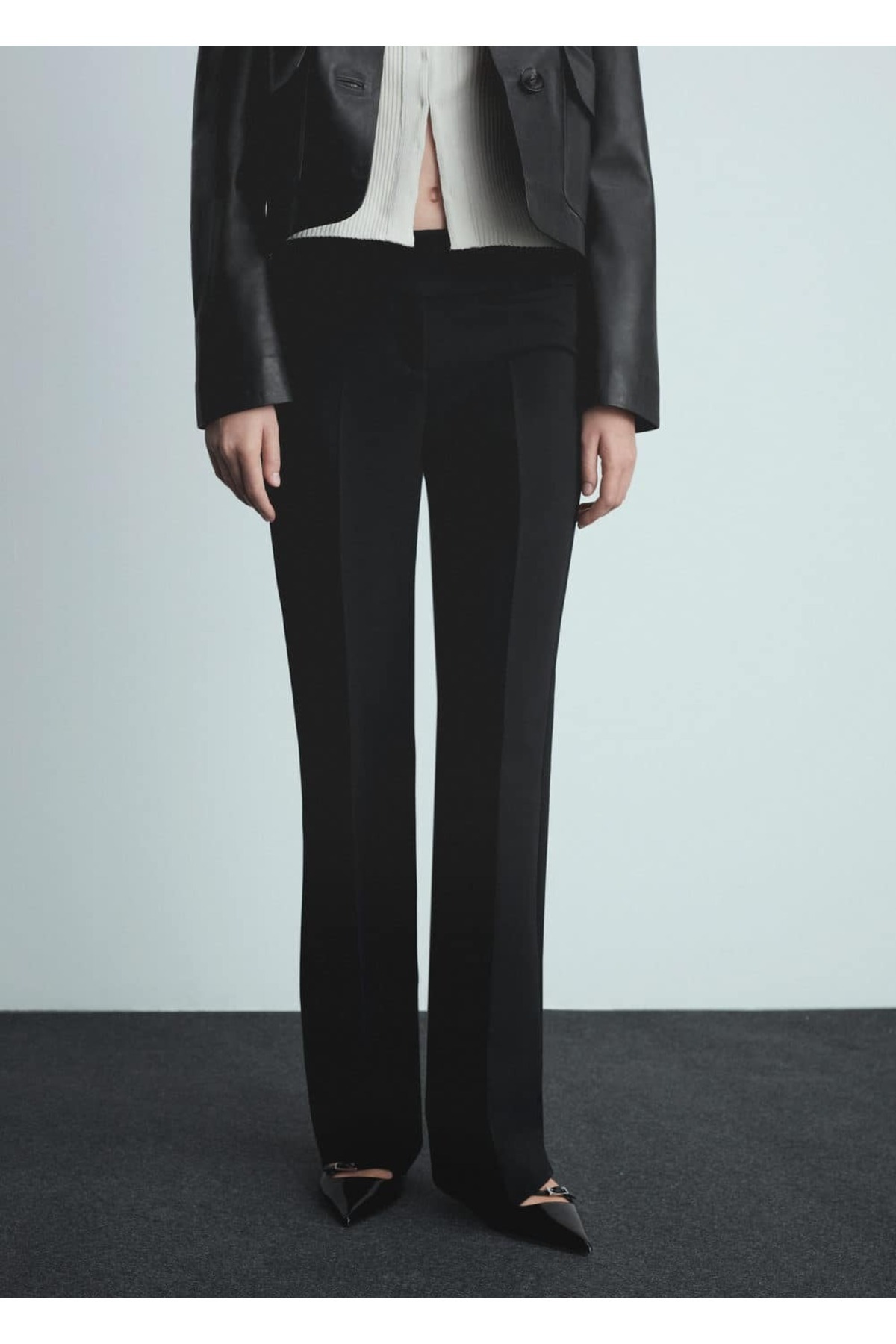 MANGO Woman Düşük belli kloş pantolon