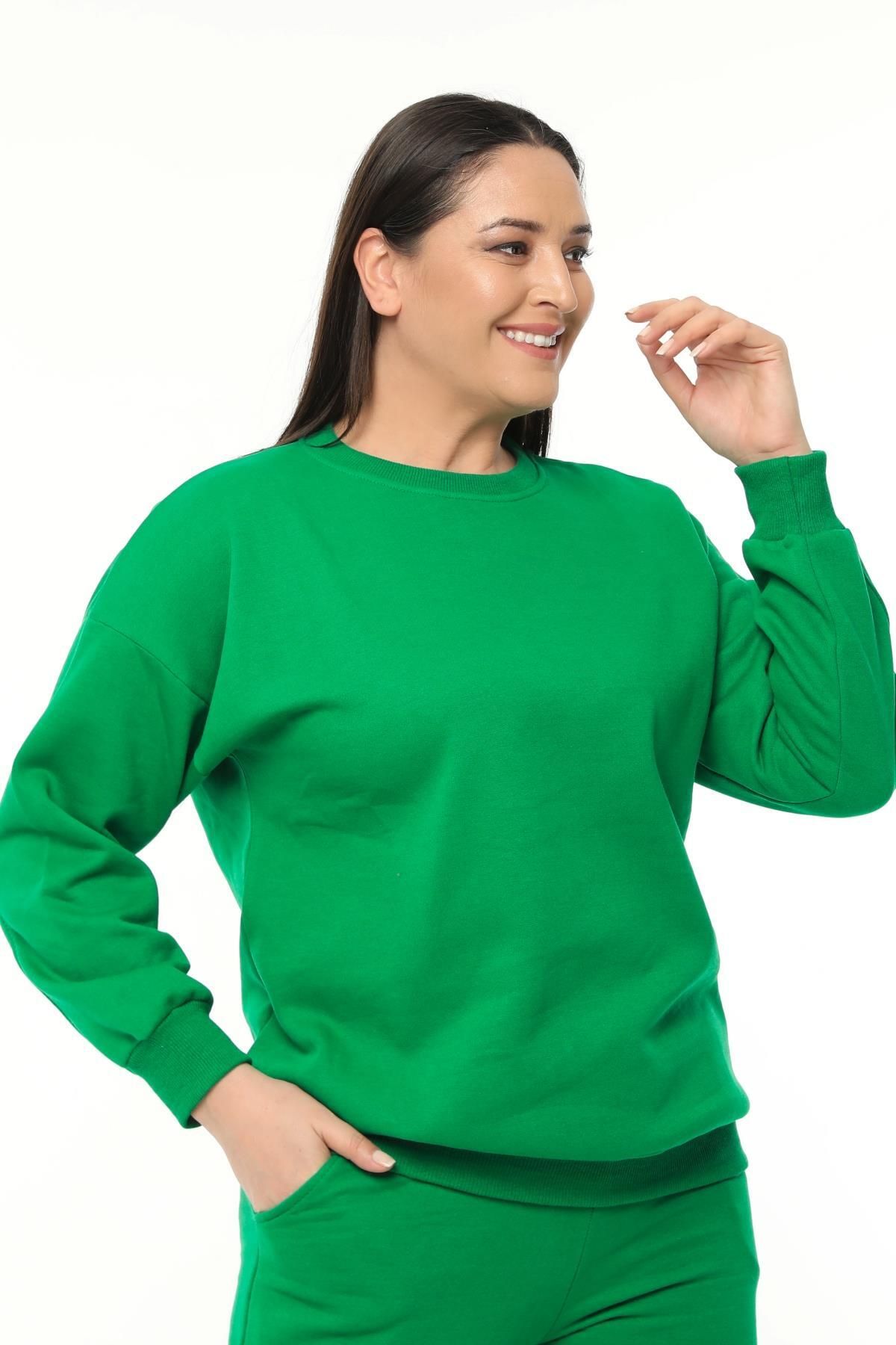 Ebsumu-Women's Plus Size Basic Charmed Green Sweatshirt 1