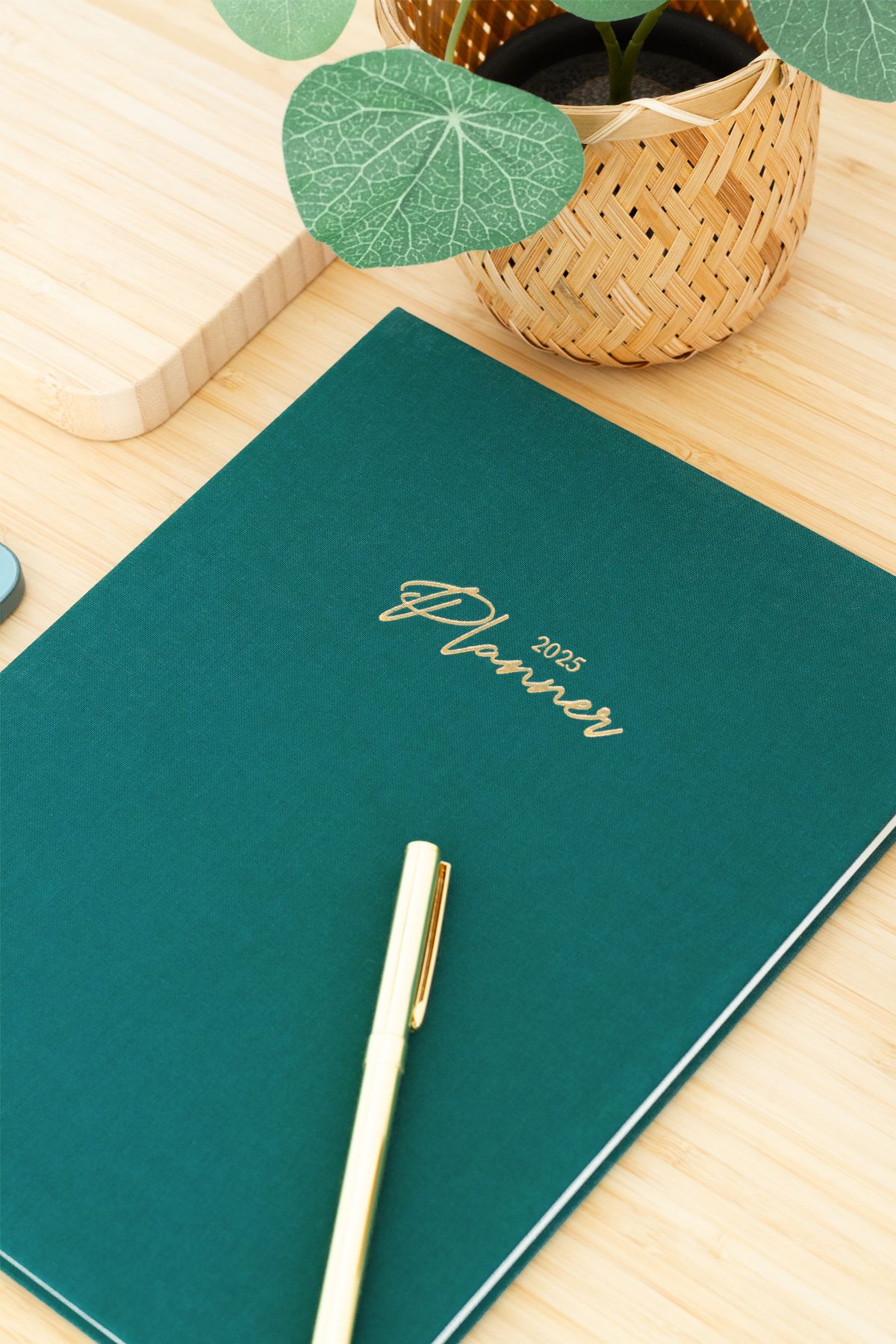 Matt Notebook-2025 سنة - 20x27 سم كتان، جدول أعمال مخطط، أخضر داكن أسبوعيًا 2