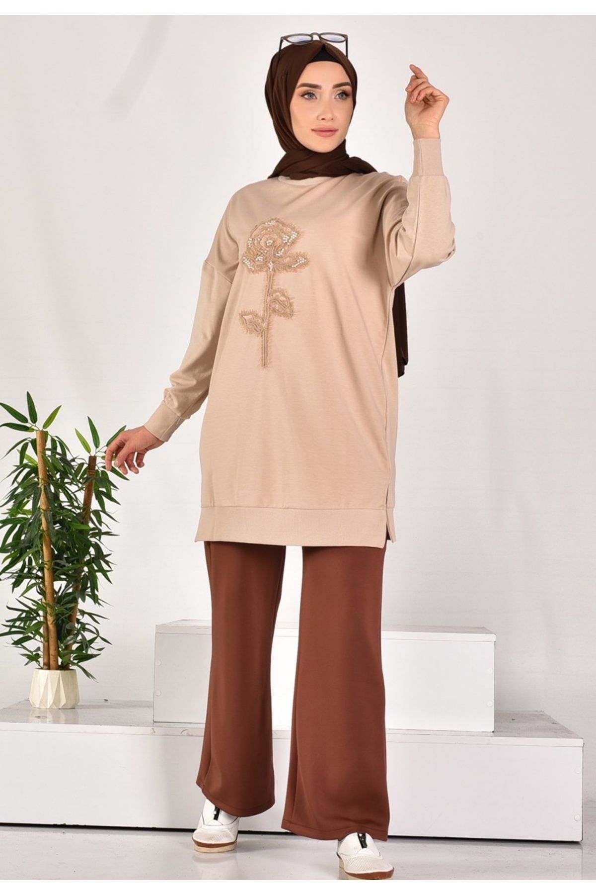 Puane-Cyln10584 Puane Double Thread Fabric Pearl and Embroidered Sweatshirt 3