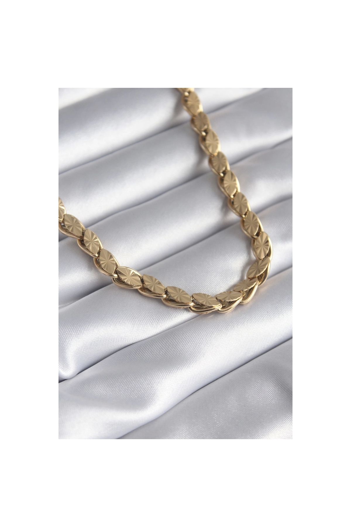 Narnuga 316L Çelik Gold Renk Lazer Kesim Arpa Zincir Model Kadın Kolye - TJ-BKO8285