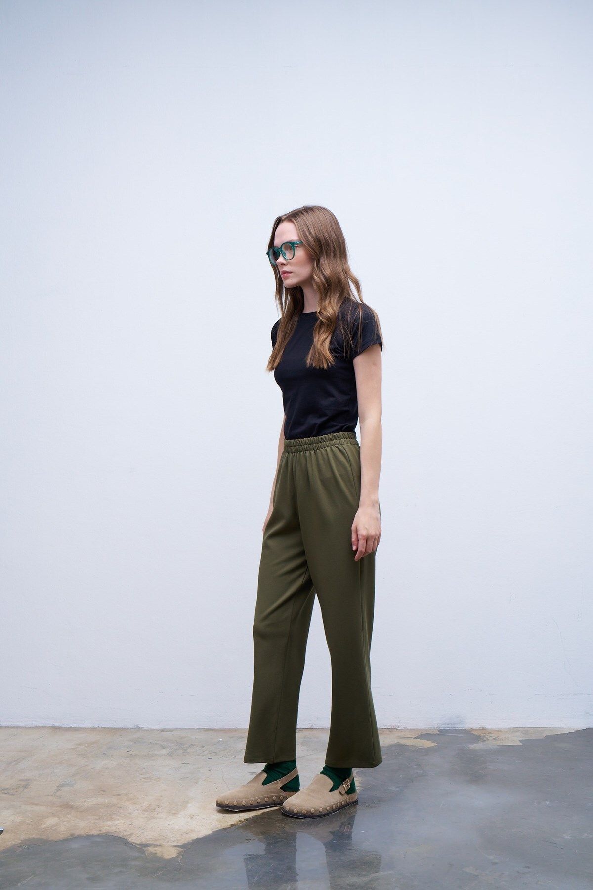 QANU-Khaki Maria Pipe Leg Trousers 1