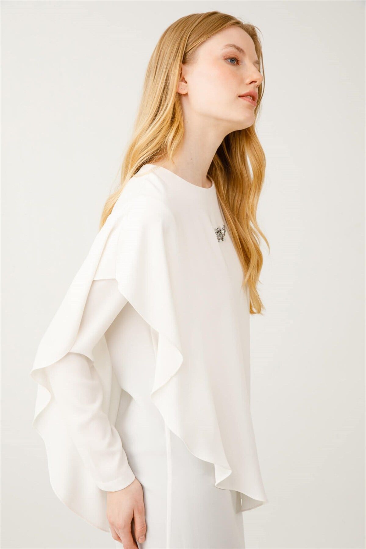 Esswaap-Two-Layer Flowing Tunic with Brooch Collar Ecru 3