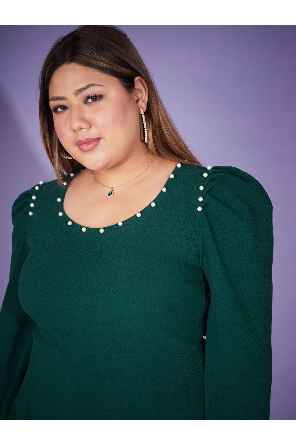 Sassafras By Styli-تنسيق بلوزة ببلوم مزخرفة مع بنطلون واسع من الأسفل 3