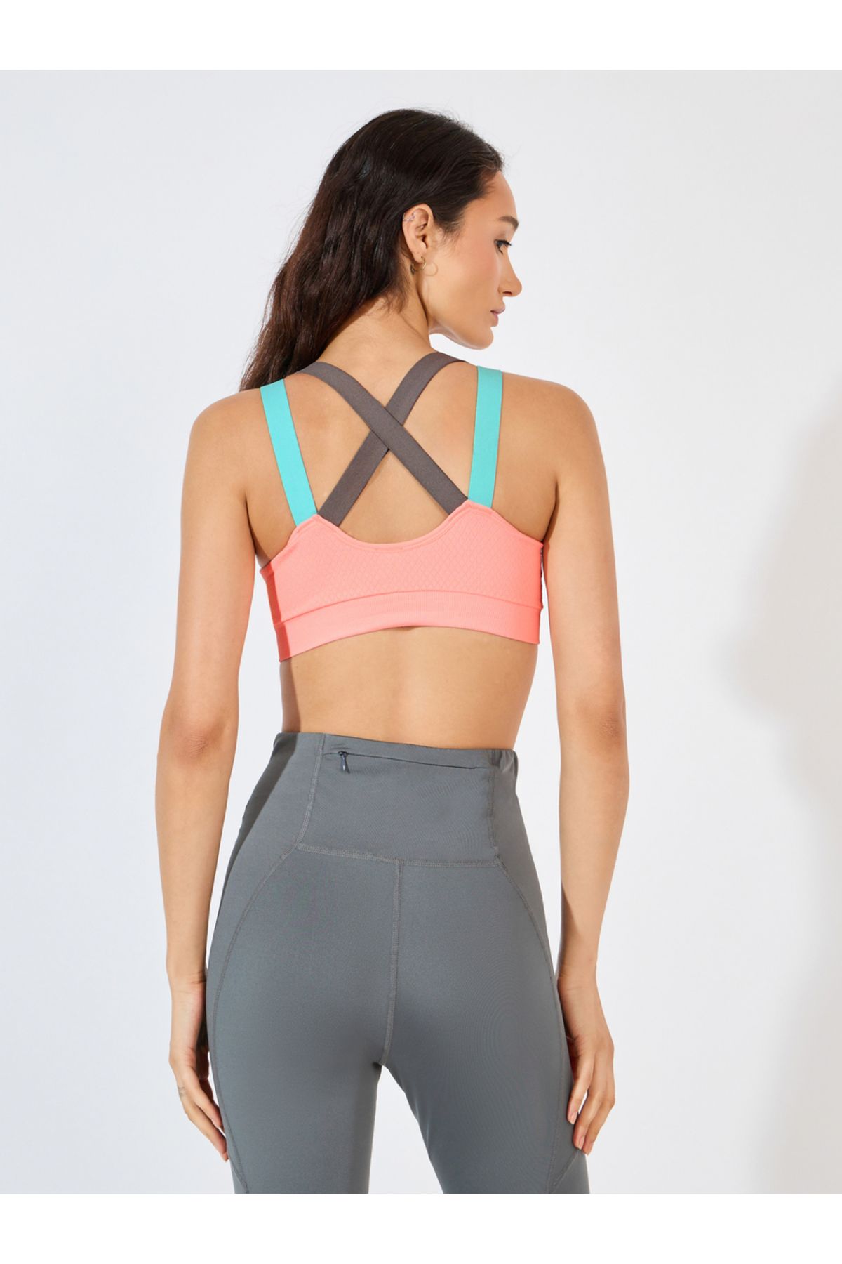 Styli-Contrast Cross Back Straps Sports Bra 5