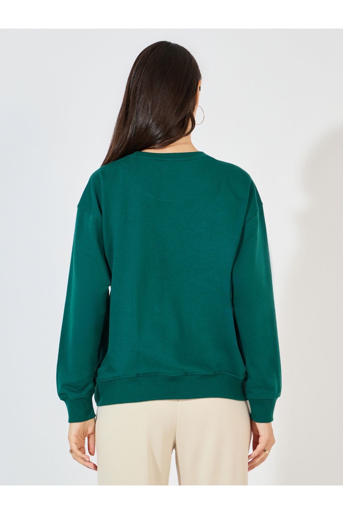Styli-Regular Fit Longline Graphic Sweatshirt with Neck Rib Detail 4