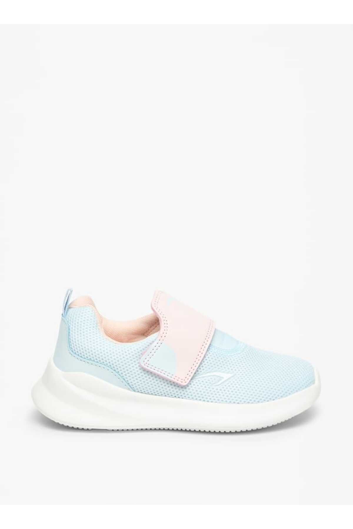 Dash-Textured Sports Shoes with Hook and Loop Closure 3