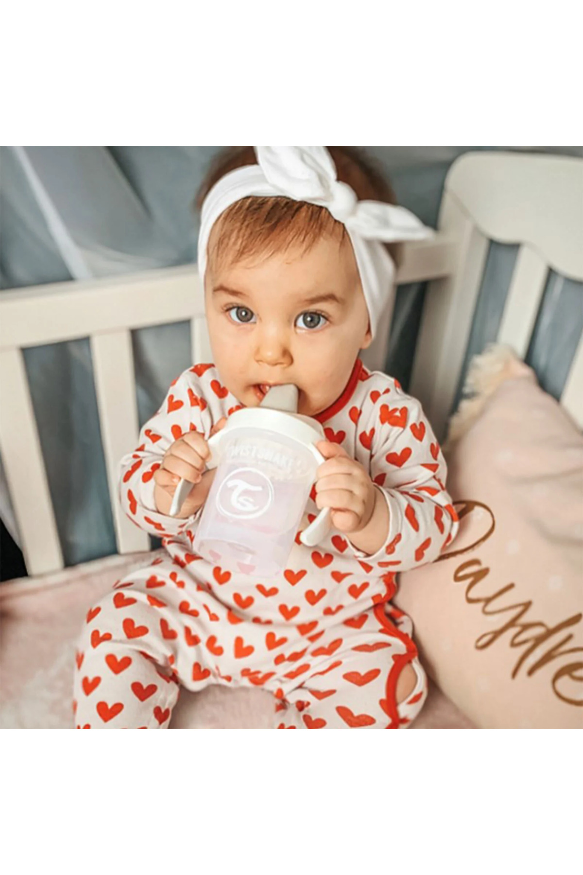 Twistshake Beyaz Mini Alıştırma Bardağı (4+ Ay) (230 ml) fotoğrafı 2 (önizleme)