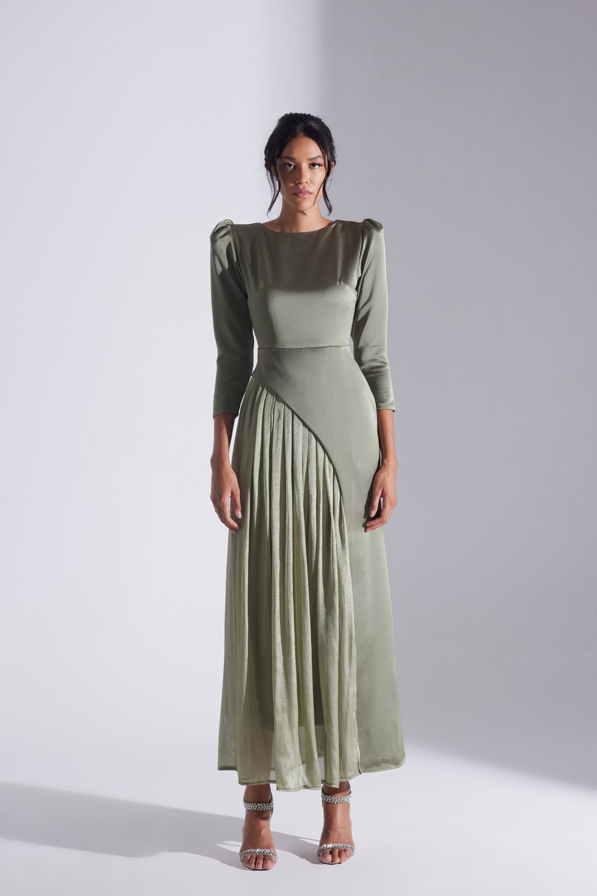 BETTY & SAM-RIVA KHAKI ASYMMETRISCHES, detailliertes Chiffon-Rockkleid 1