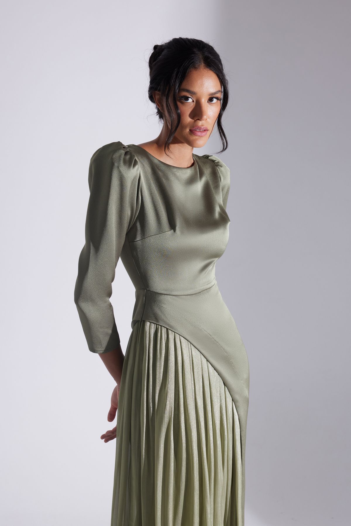 BETTY & SAM-RIVA KHAKI ASYMMETRISCHES, detailliertes Chiffon-Rockkleid 6