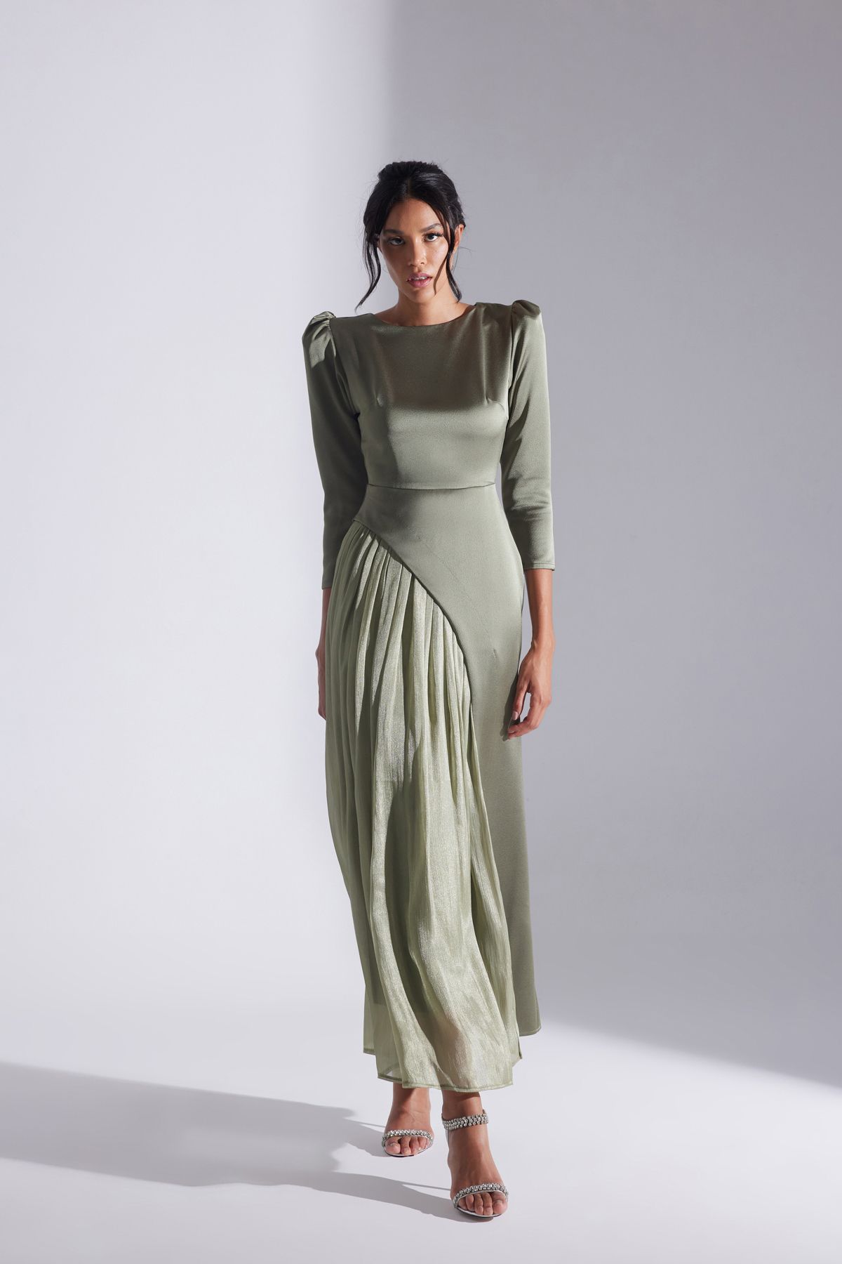 BETTY & SAM-RIVA KHAKI ASYMMETRISCHES, detailliertes Chiffon-Rockkleid 2