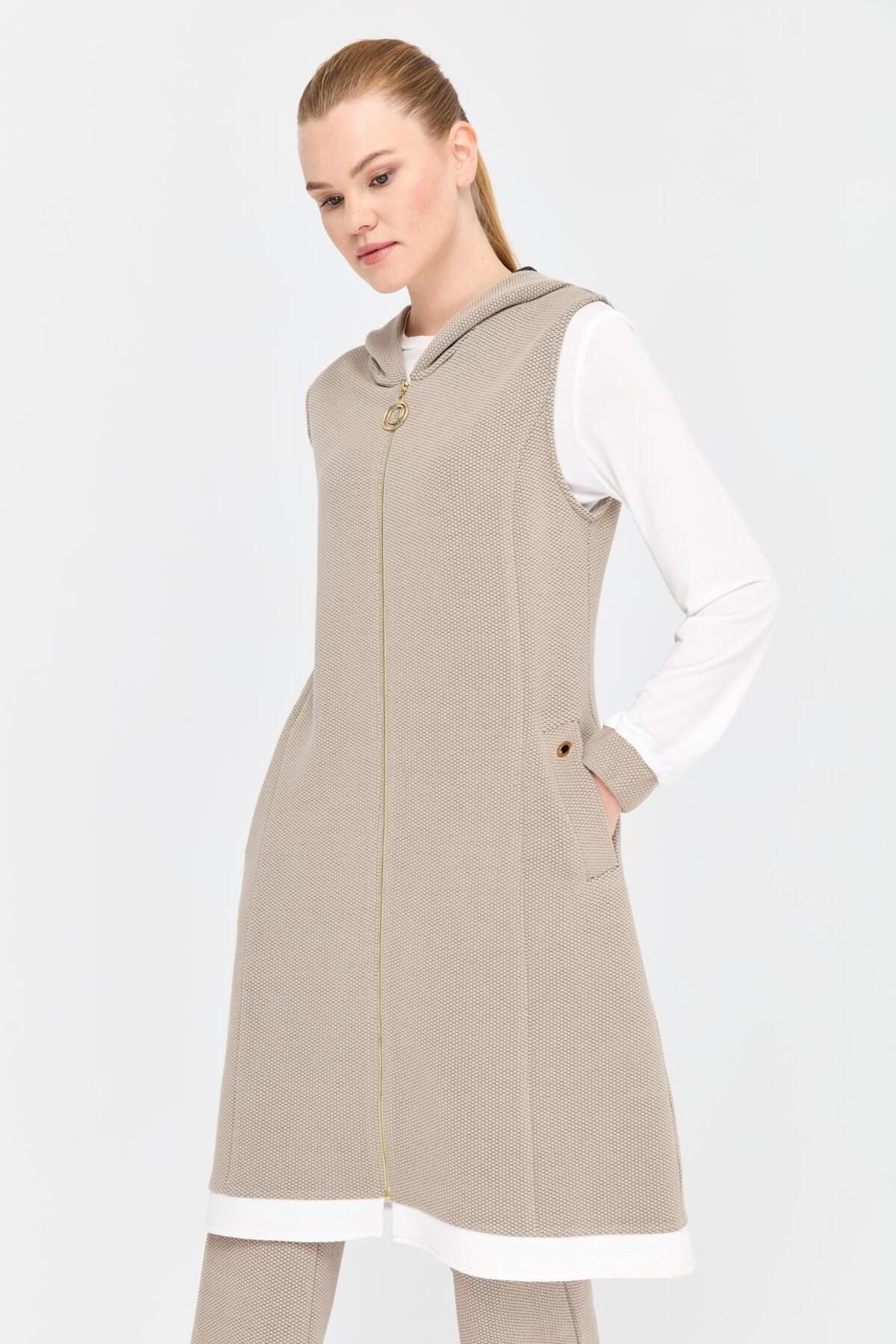 Esswaap-Mink Pique Textured Suit with Inner and Outer Vest 4