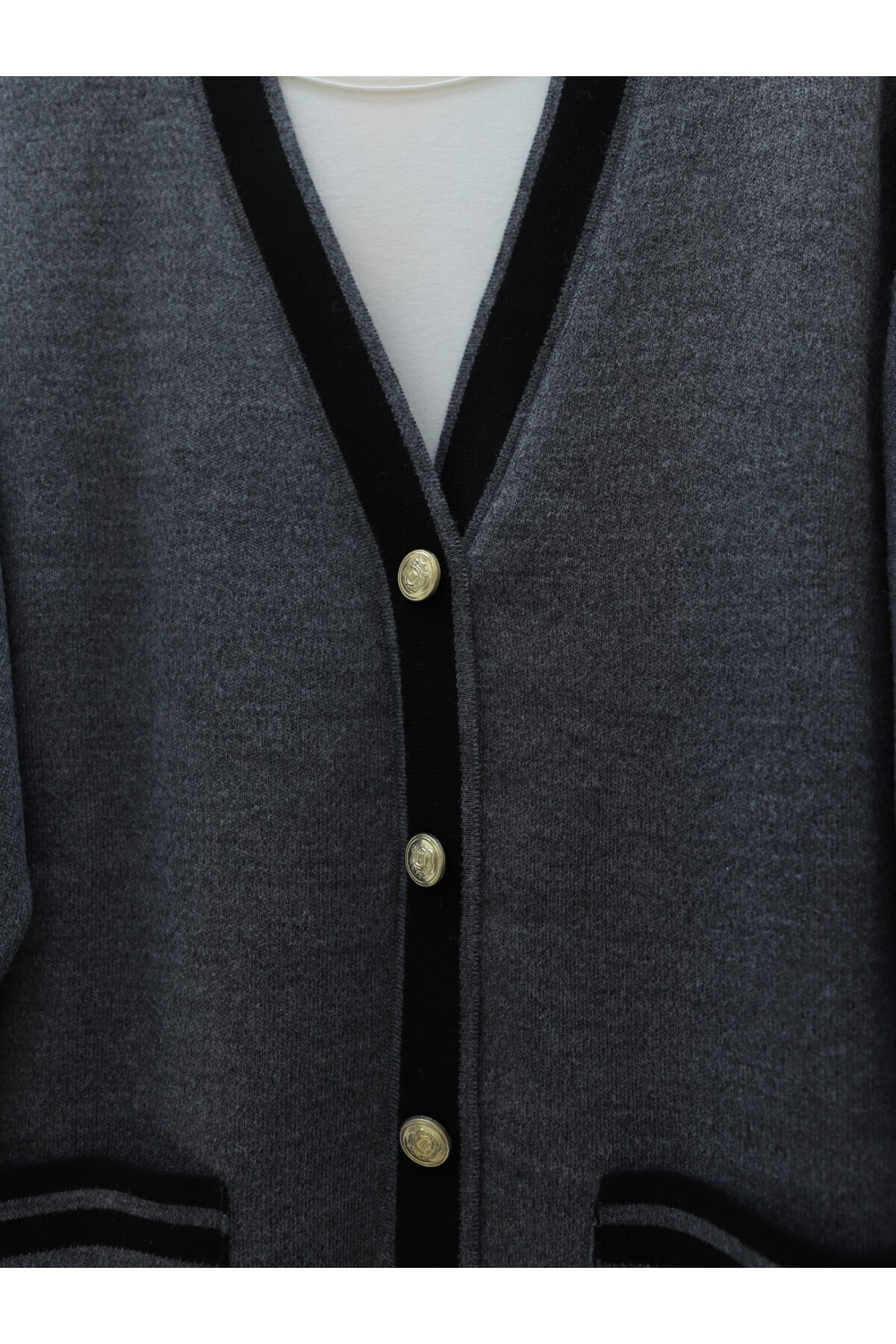 Modamorfo-Strick-Cardigan-Doppelset mit Metallknöpfen und Taschen – geräuchert 3