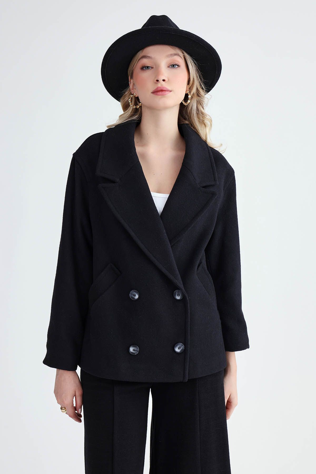 Vitrin-Buttoned Short Stamp Coat 1