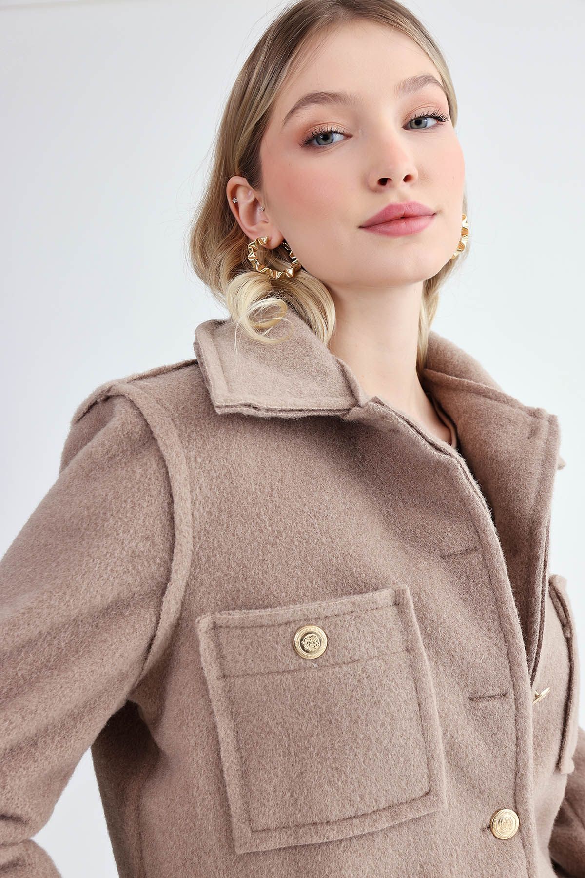 Vitrin-Gold Buttoned Reverse Stitching Felt Fabric Crop Jacket 4